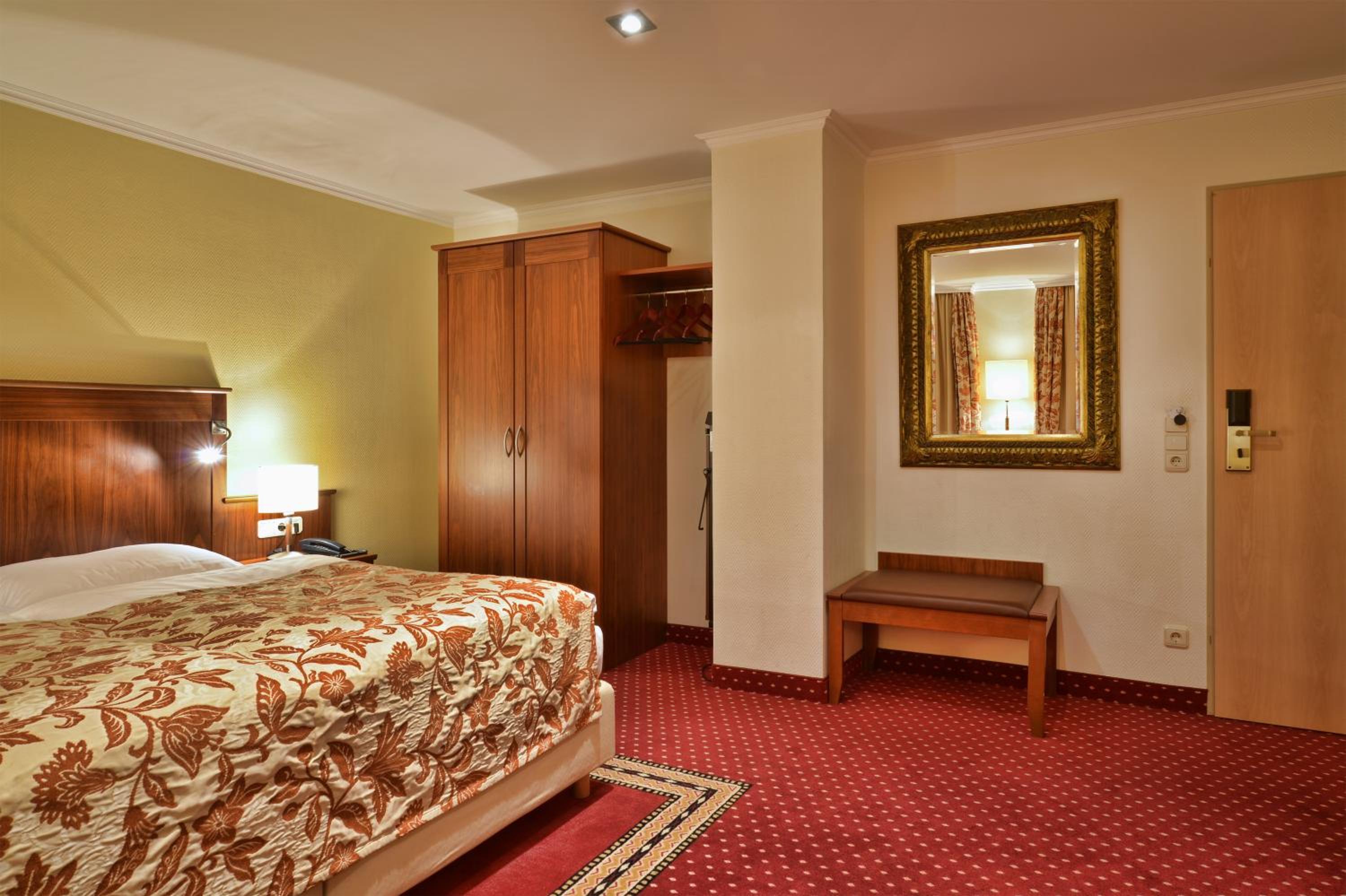 Comfort Double Room facing Courtyard (no air-condition) photo 2