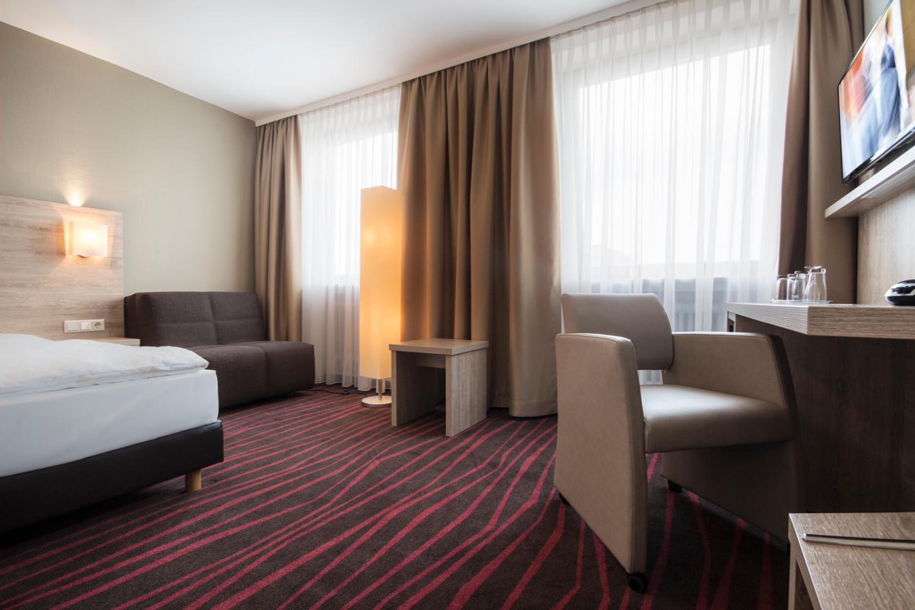 Standard Triple Room (no air-condition) - Photo 2