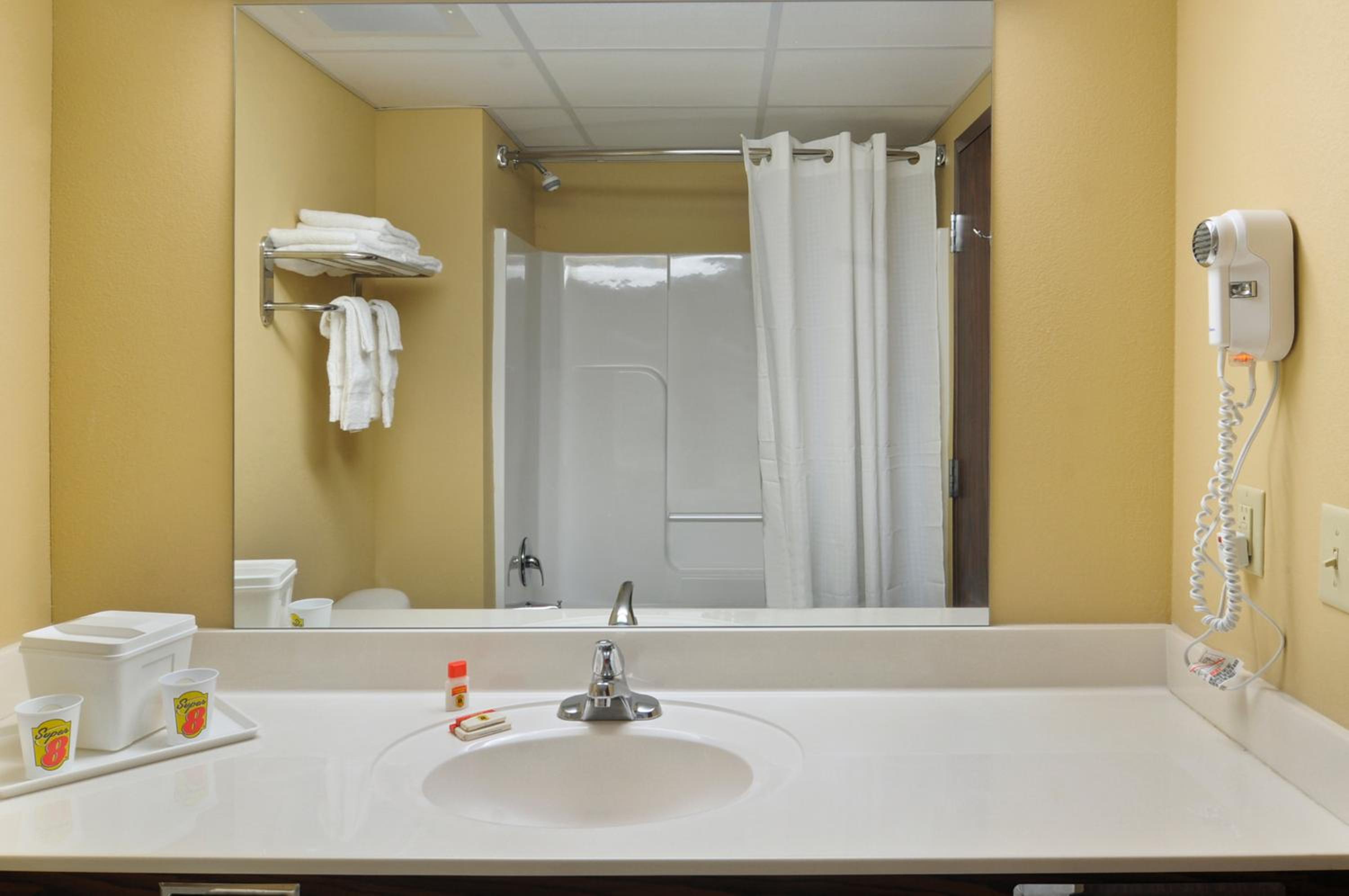 Standard King Room - Non Smoking - Photo 2