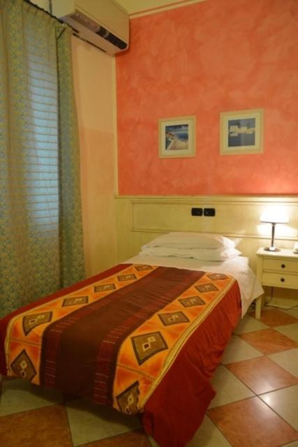 Single Room photo 3