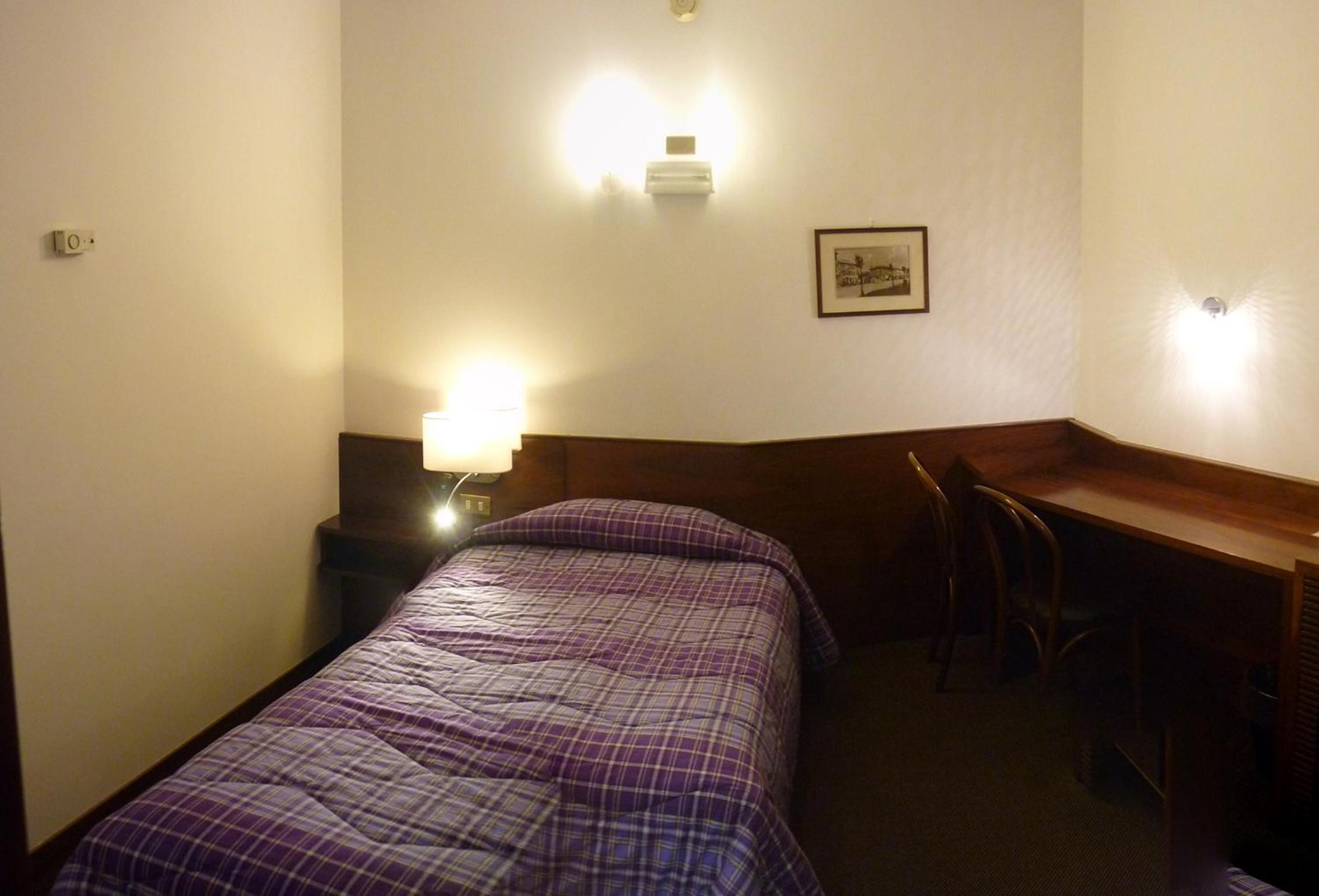 Single Room photo 2