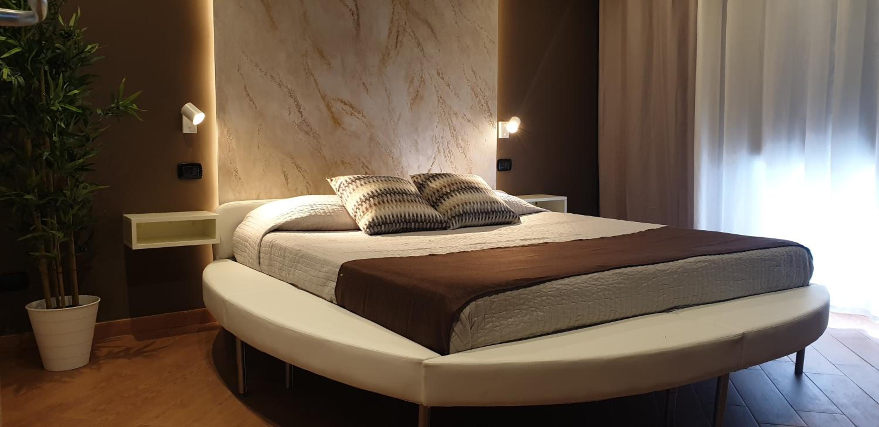 Queen Room with Spa Bath