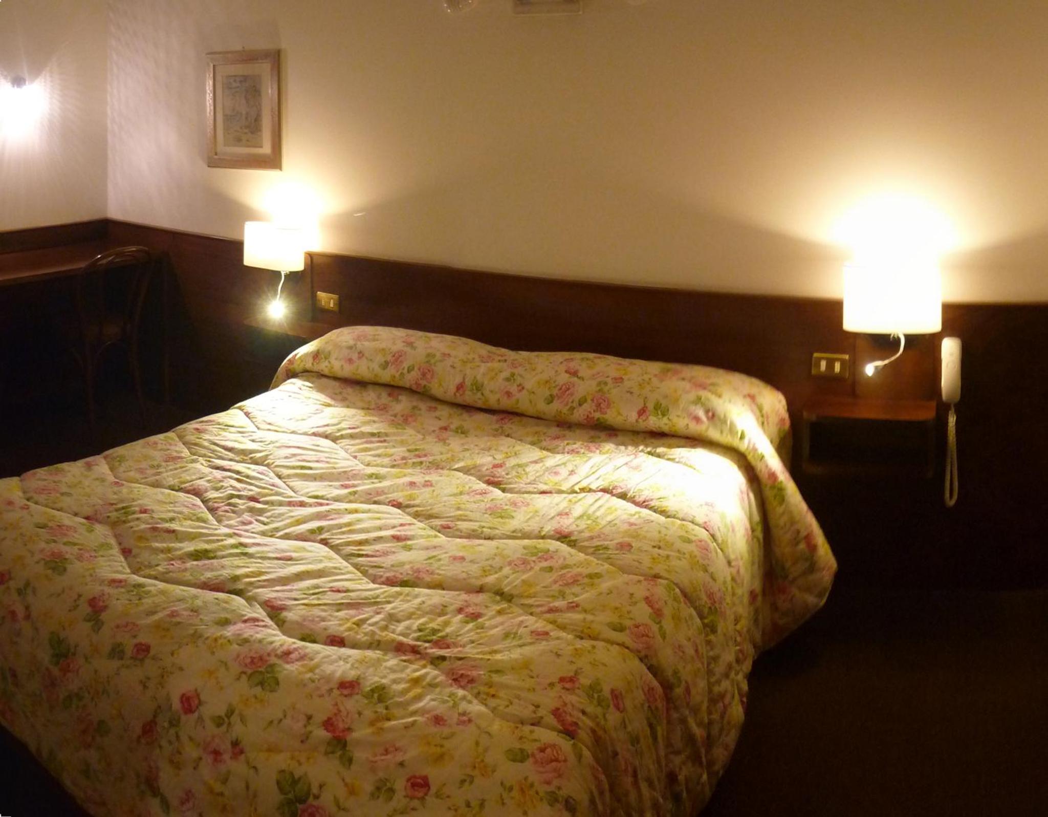 Double or Twin Room - Photo 5