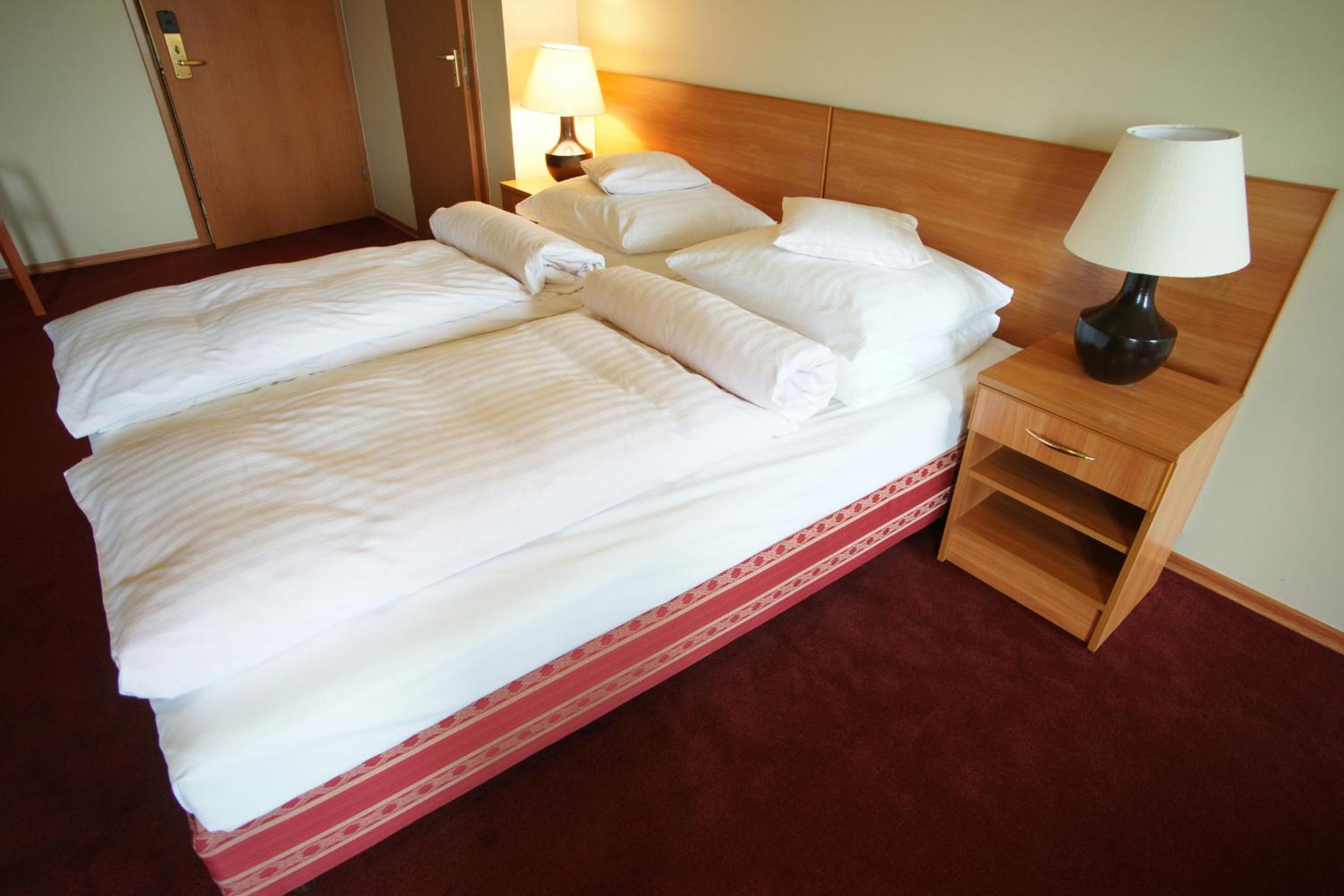 Twin Room - Photo 2