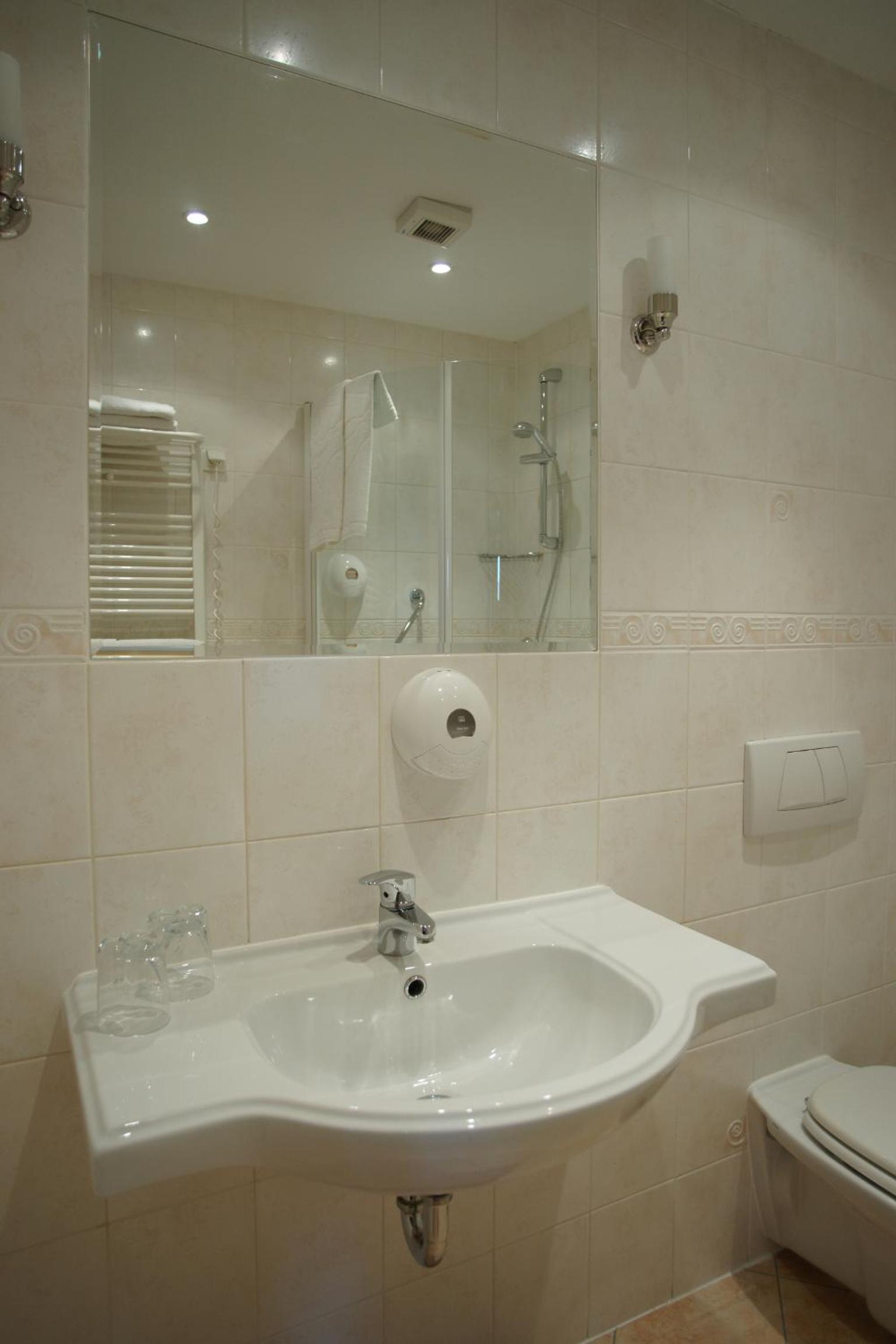 Twin Room - Photo 4