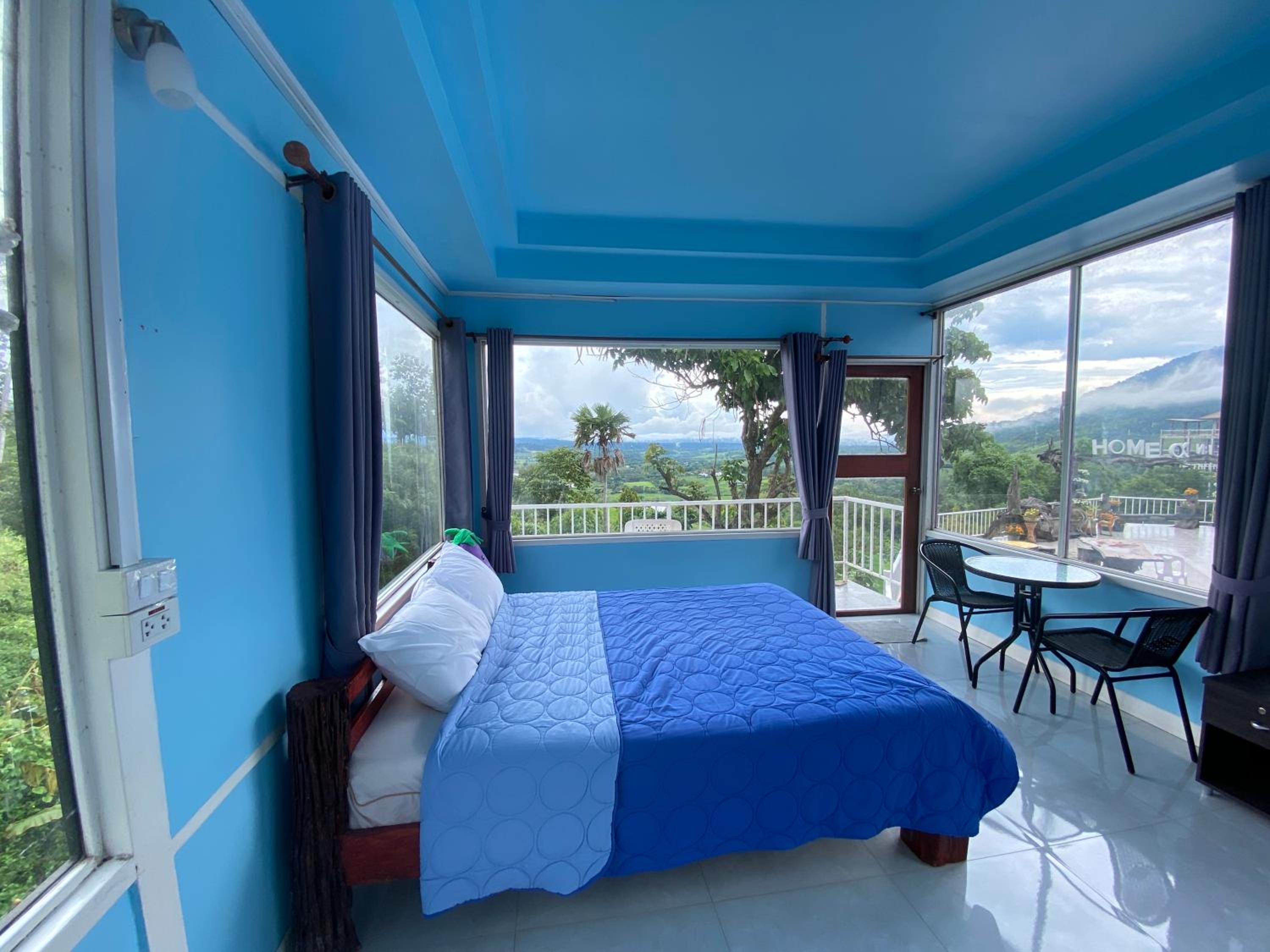 Suite with Mountain View photo 2