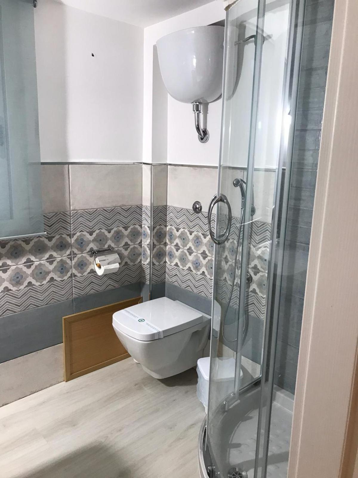 Deluxe Room (2 Adults + 1 Child) - Photo 4