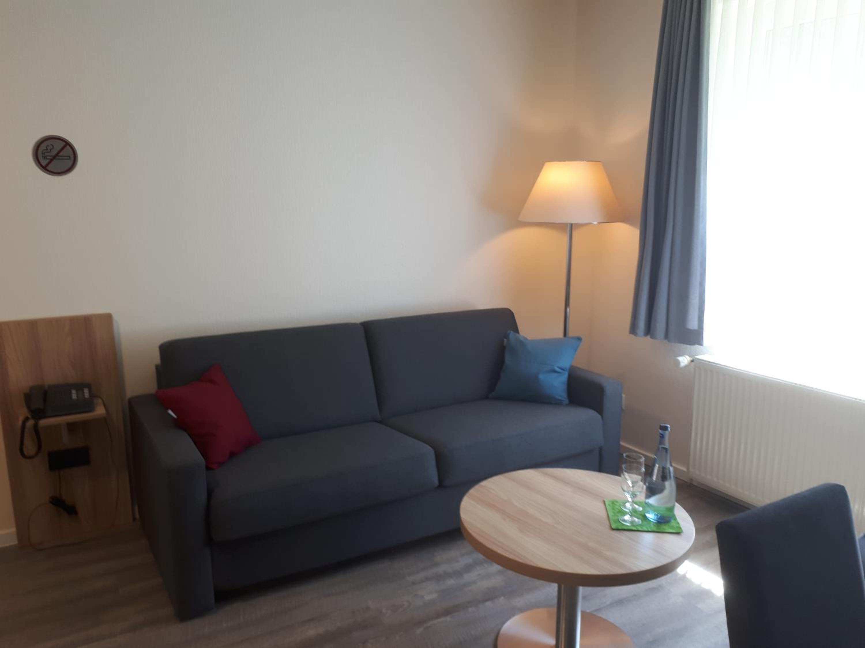 Family Room - Photo 5