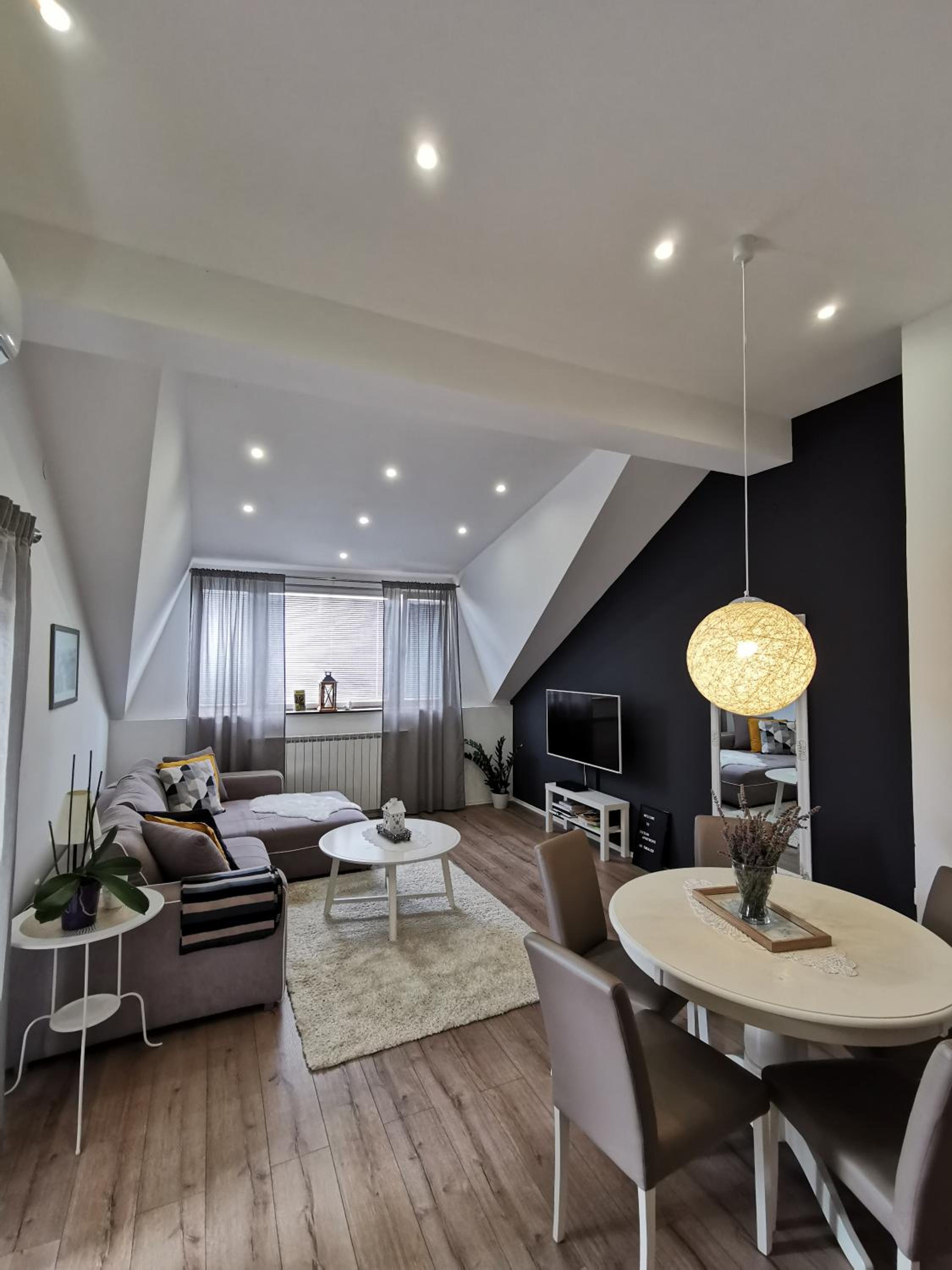 Two-Bedroom Apartment with Balcony - Photo 30