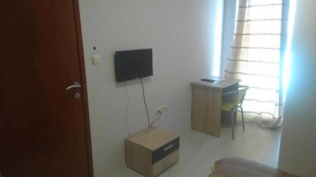 Double Room - Photo 6