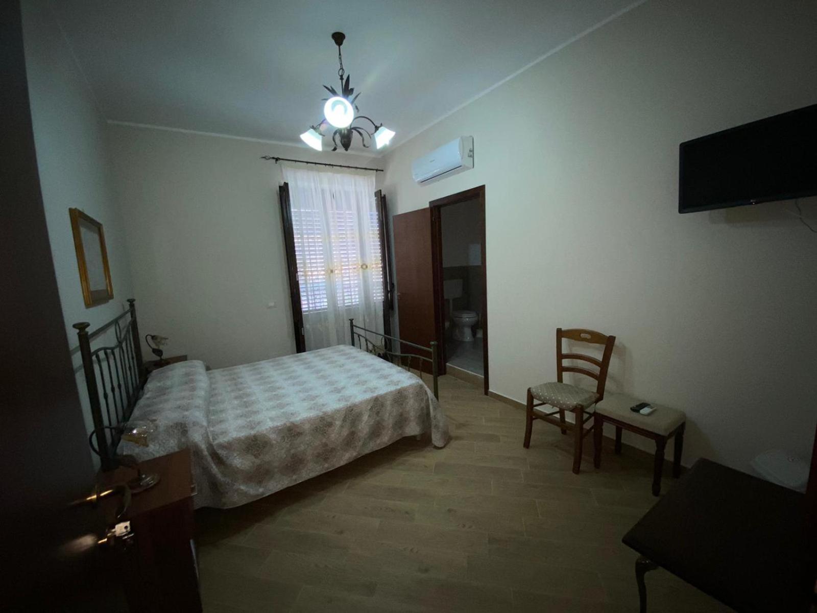 Double Room with Private Bathroom photo 1
