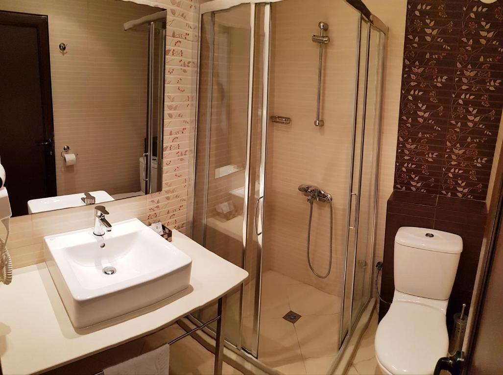 Family Room photo 3