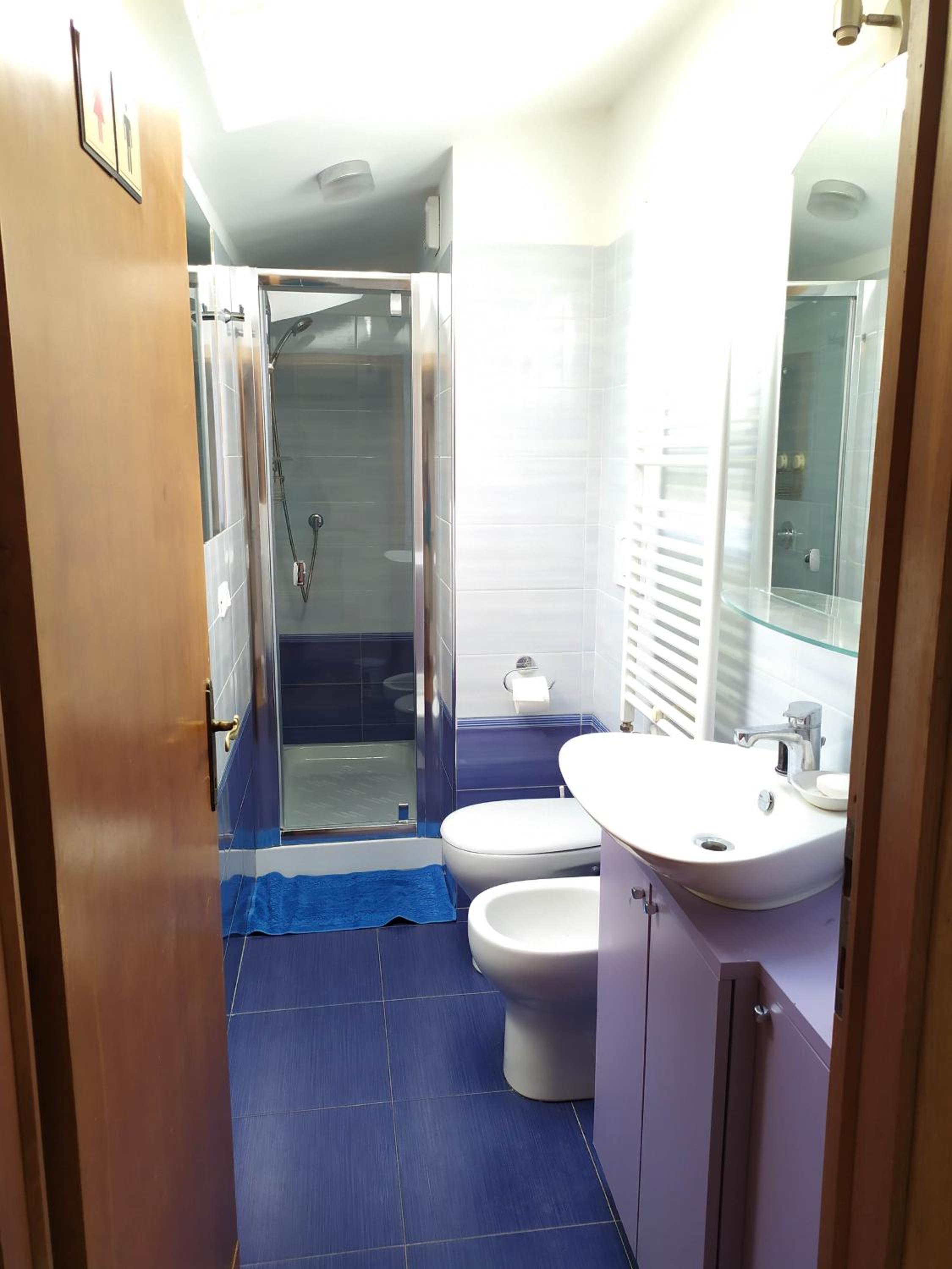 Double Room with Private Bathroom - Photo 3