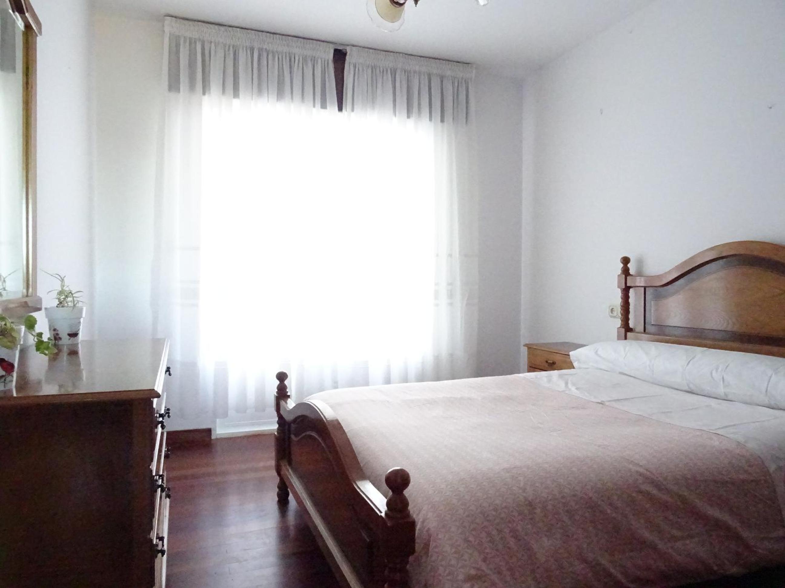 Three-Bedroom Apartment - Photo 6
