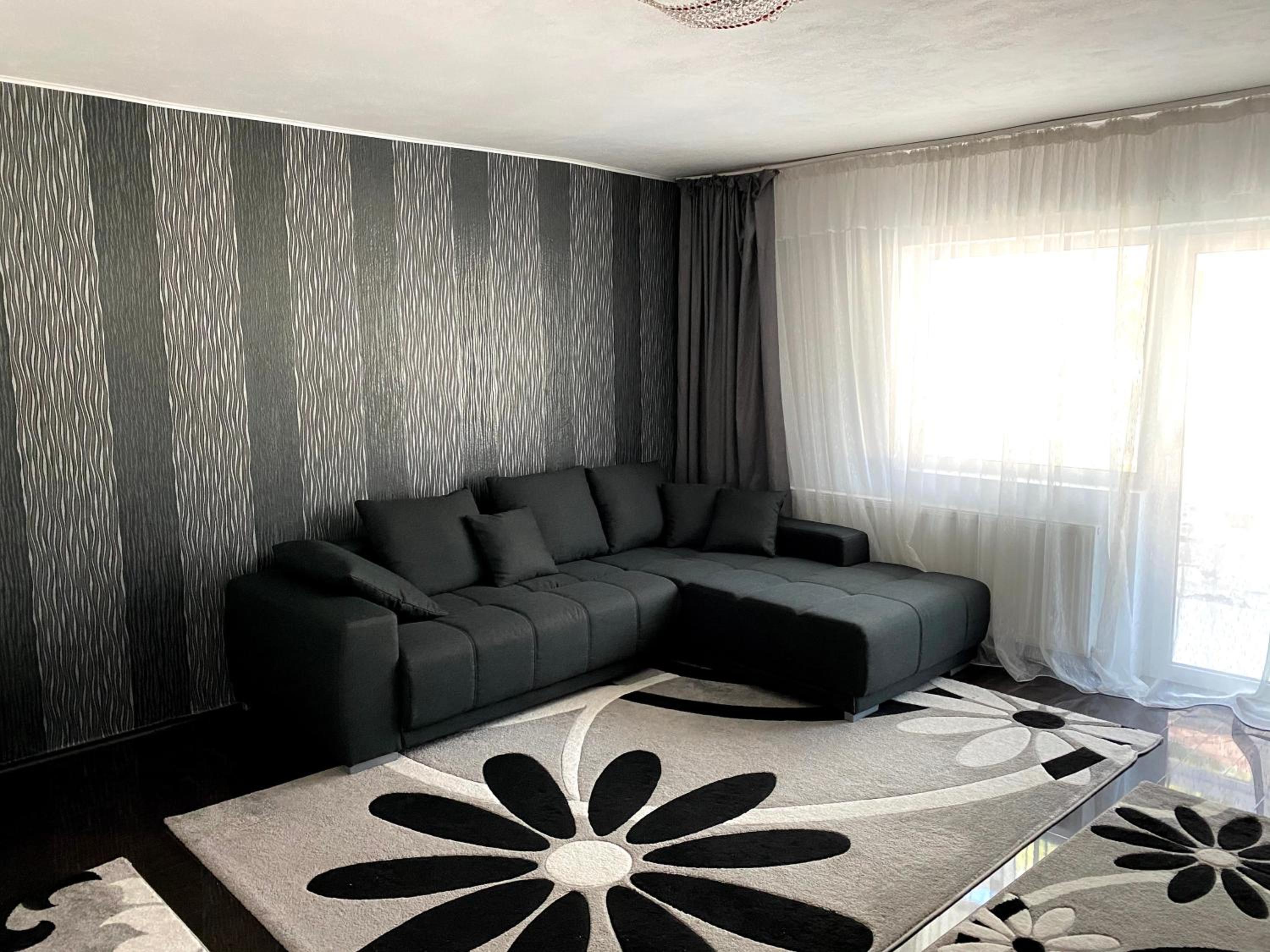 Three-Bedroom Apartment - Photo 9