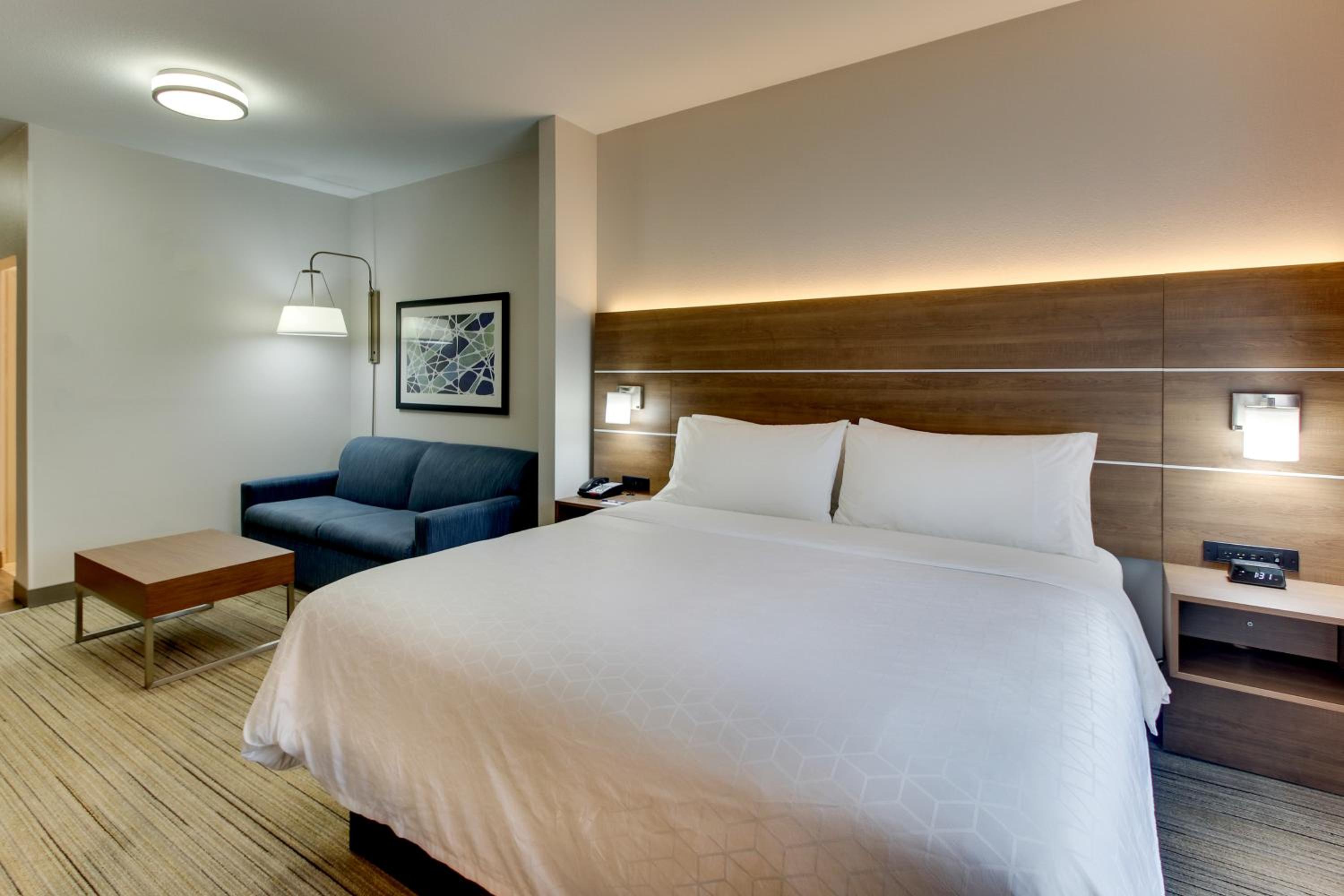 King Suite - Photo 2