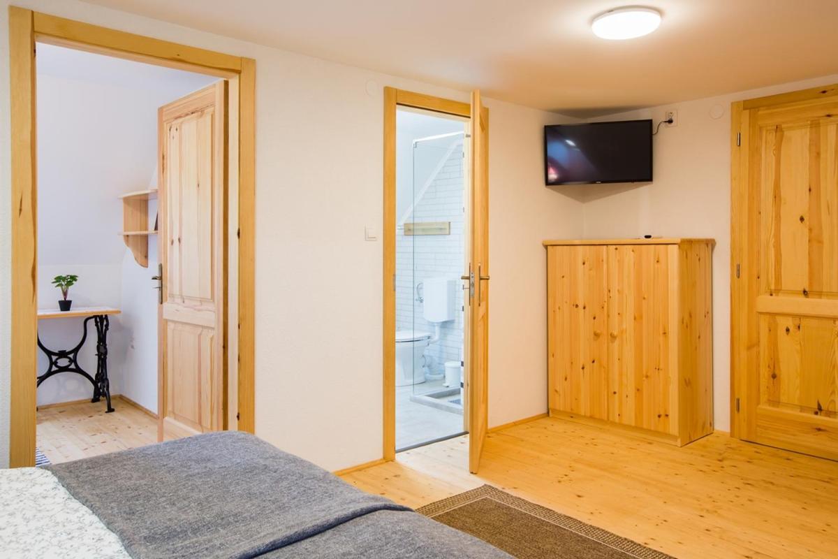 Quadruple Room with Private Bathroom - Photo 1