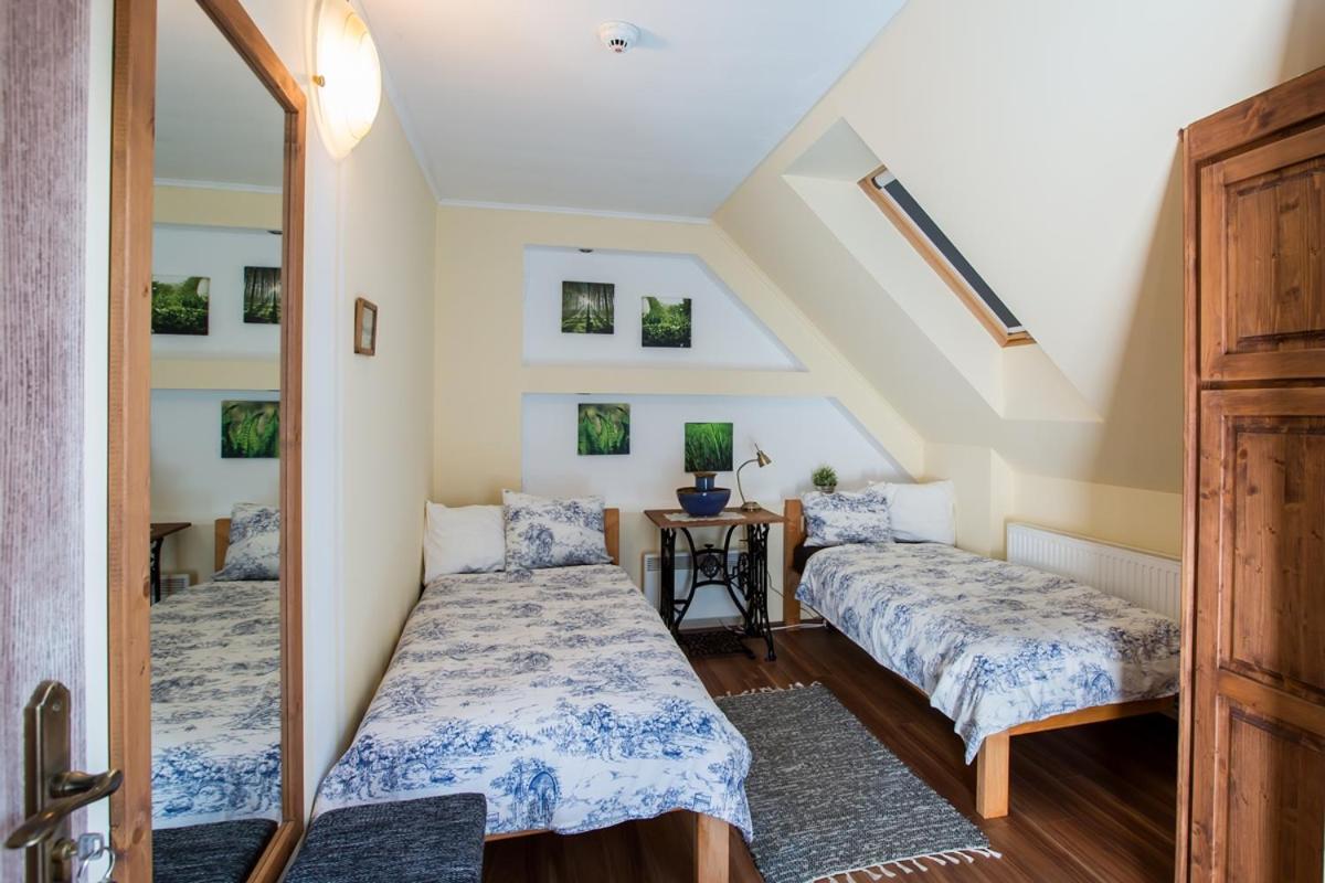 Twin Room with Private Bathroom - Photo 1