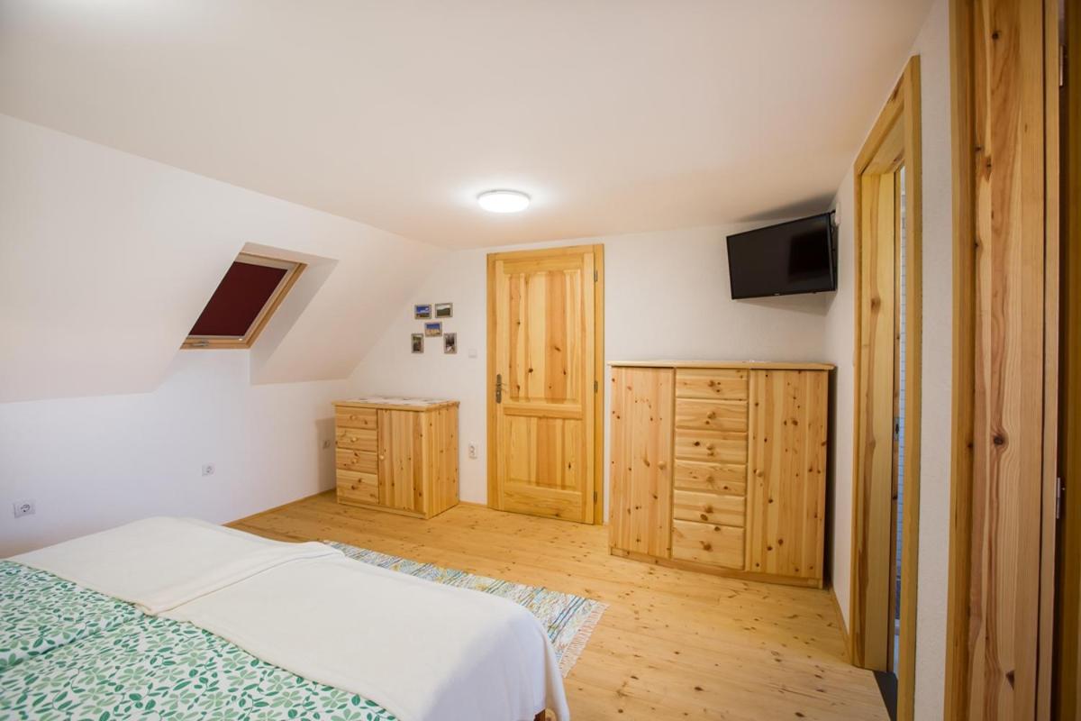 Family Room with Private Bathroom - Photo 9