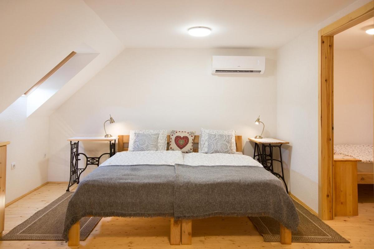 Quadruple Room with Private Bathroom - Photo 2