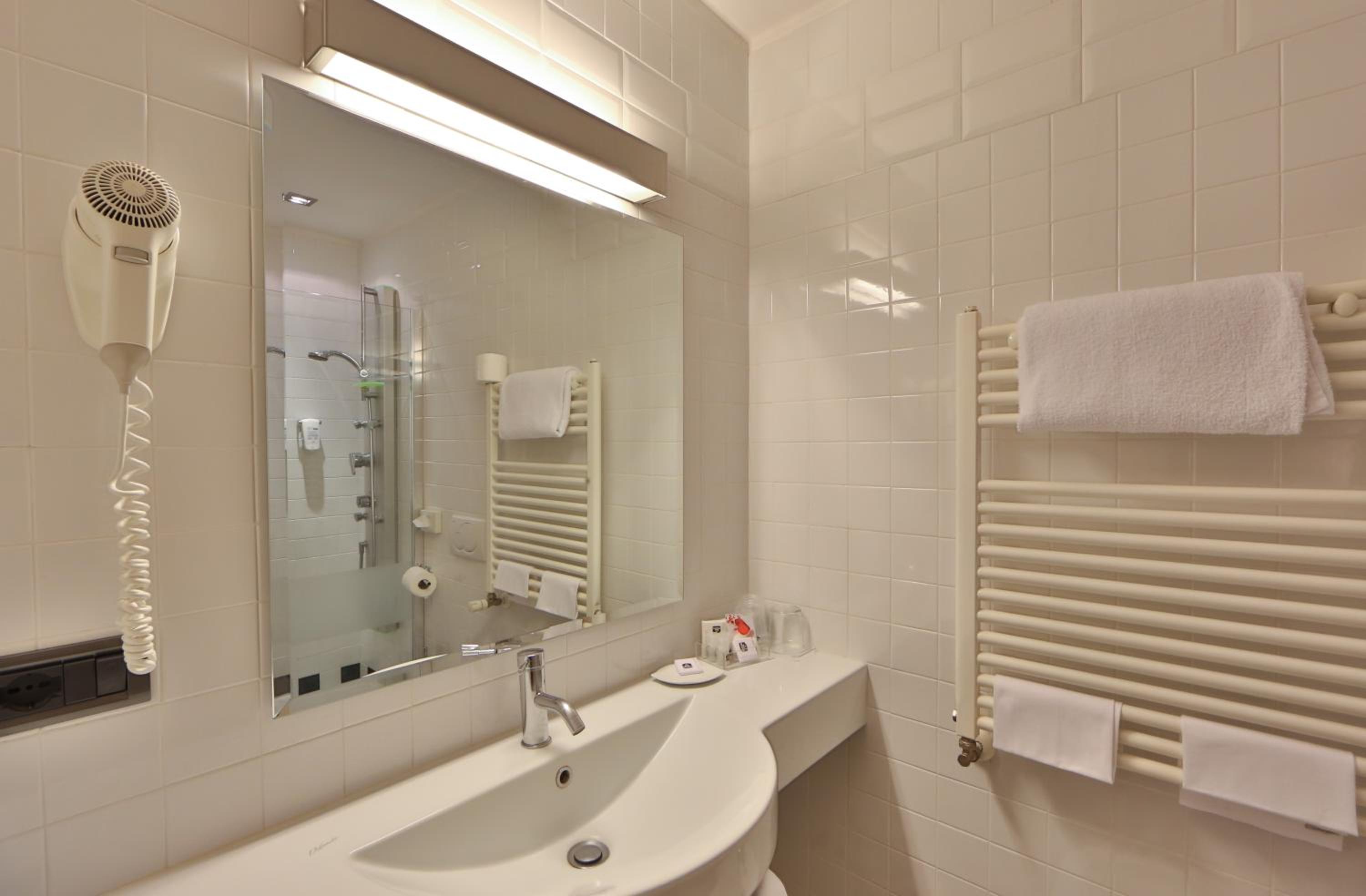 Triple Room - Photo 13