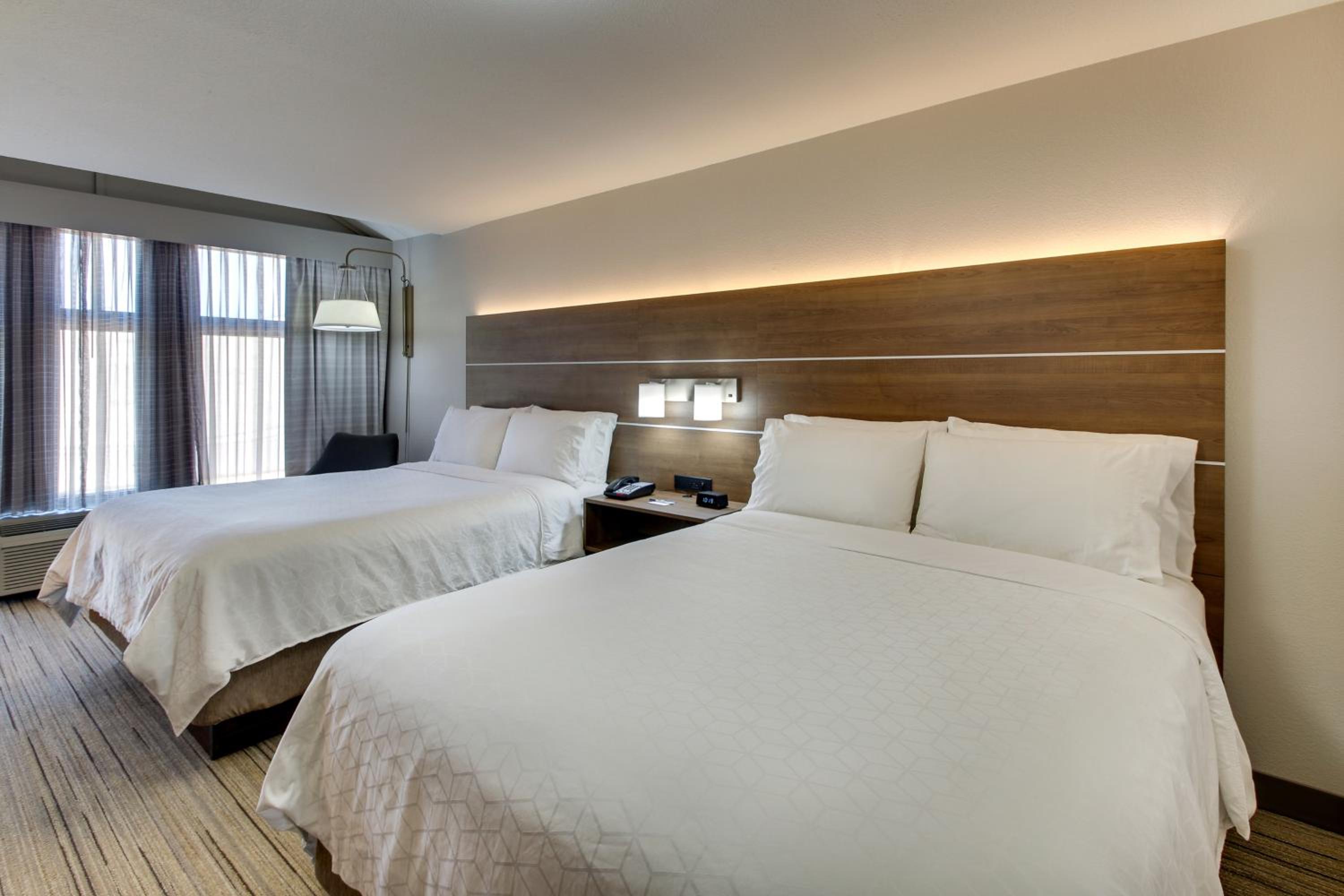Queen Suite with Two Queen Beds - Photo 1