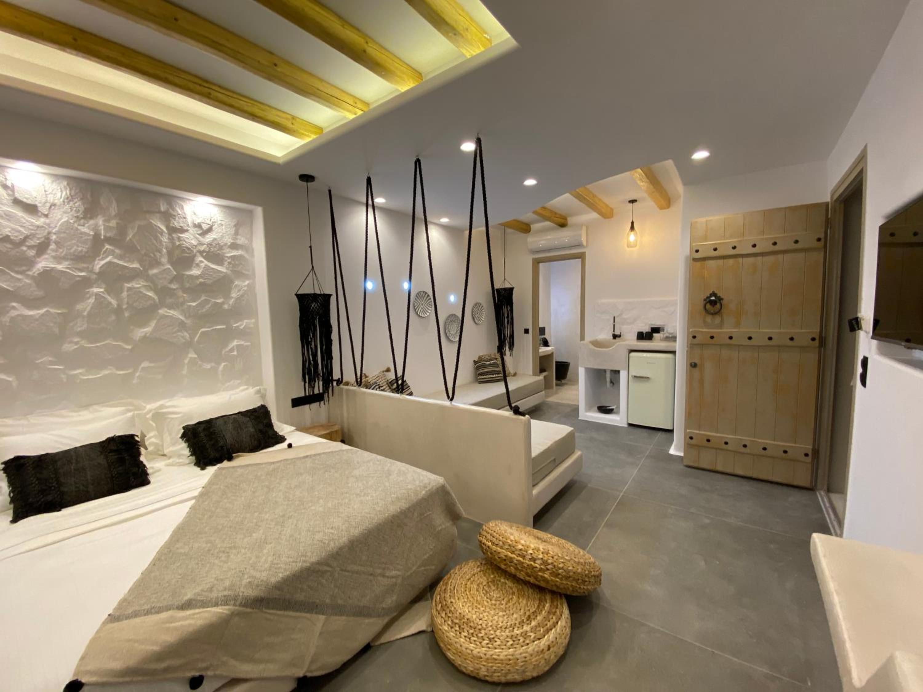 Deluxe Family Room photo 1