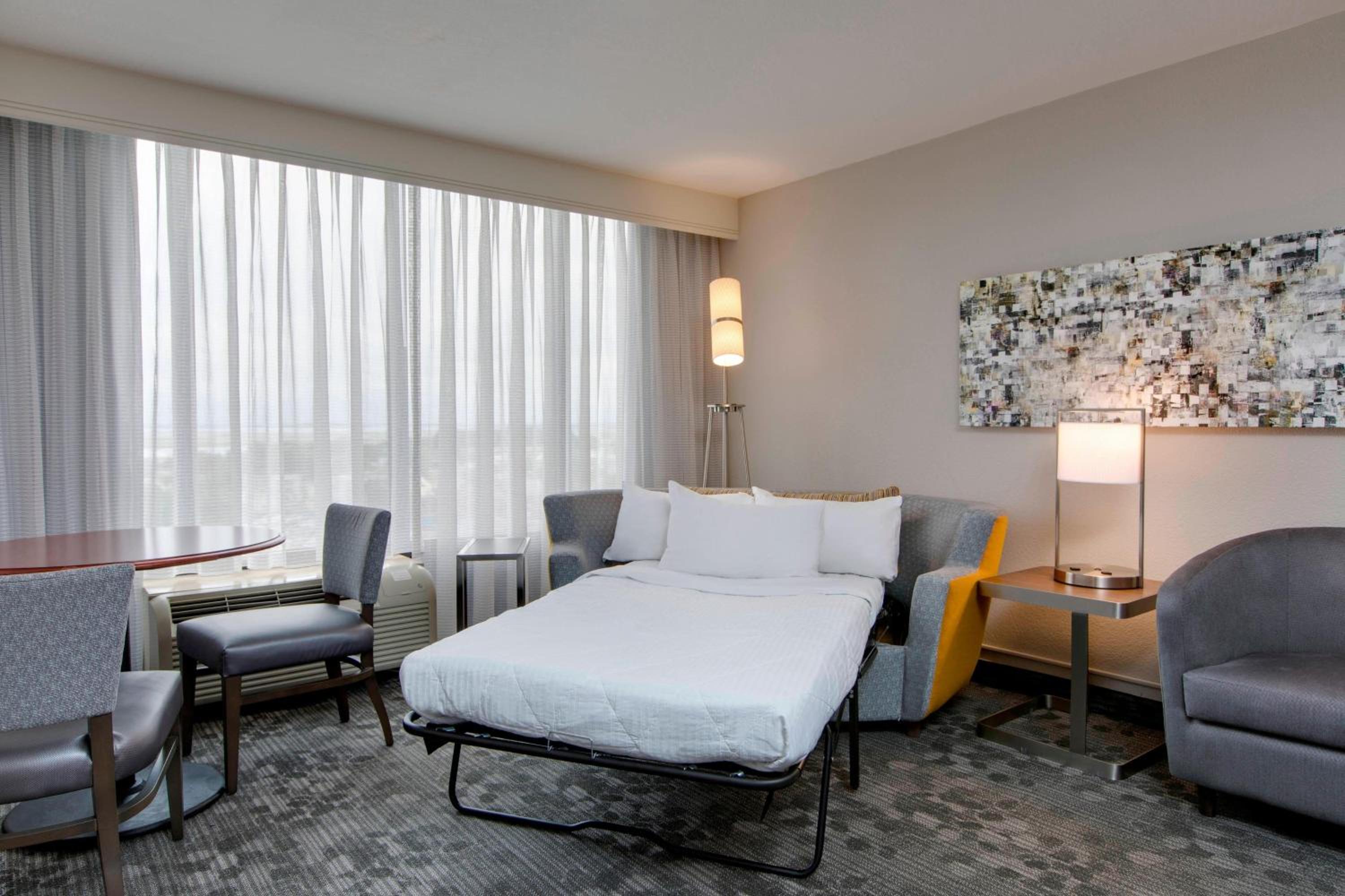 One-Bedroom King Suite with High Floor and Sofa Bed thumbnail 5