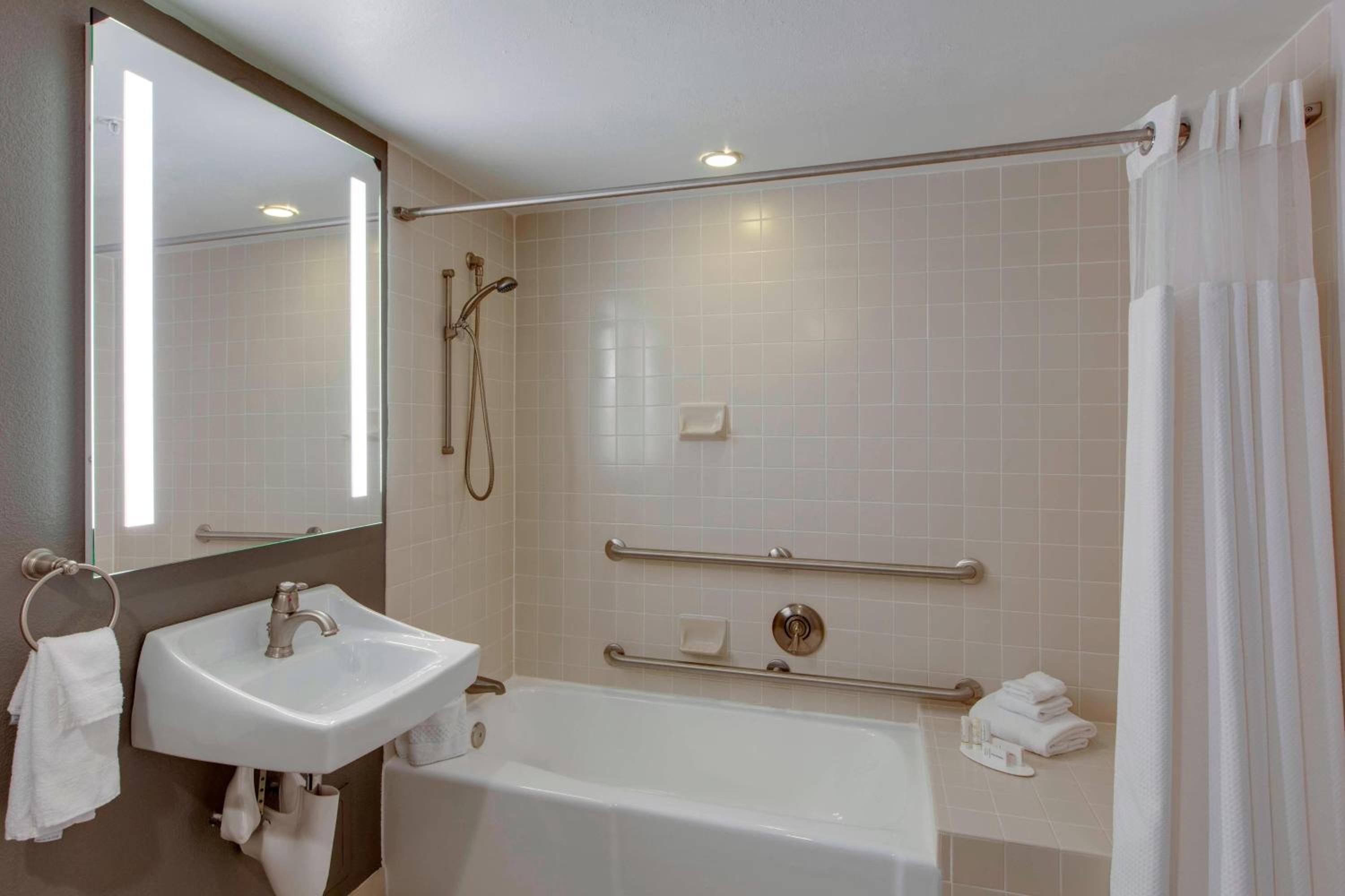 King Room with Bathtub - Mobility Access