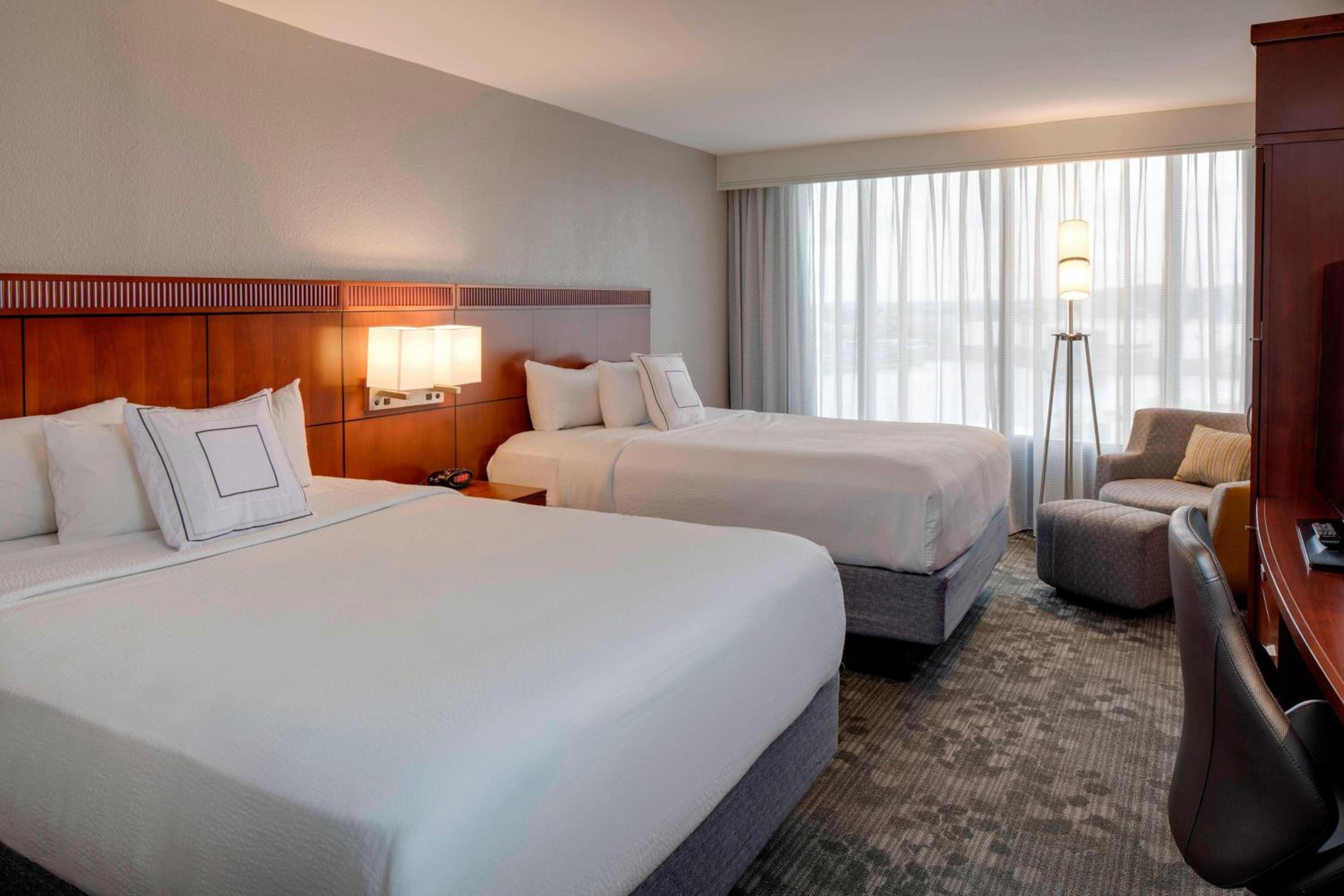 Queen Room with Two Queen Beds and High Floor