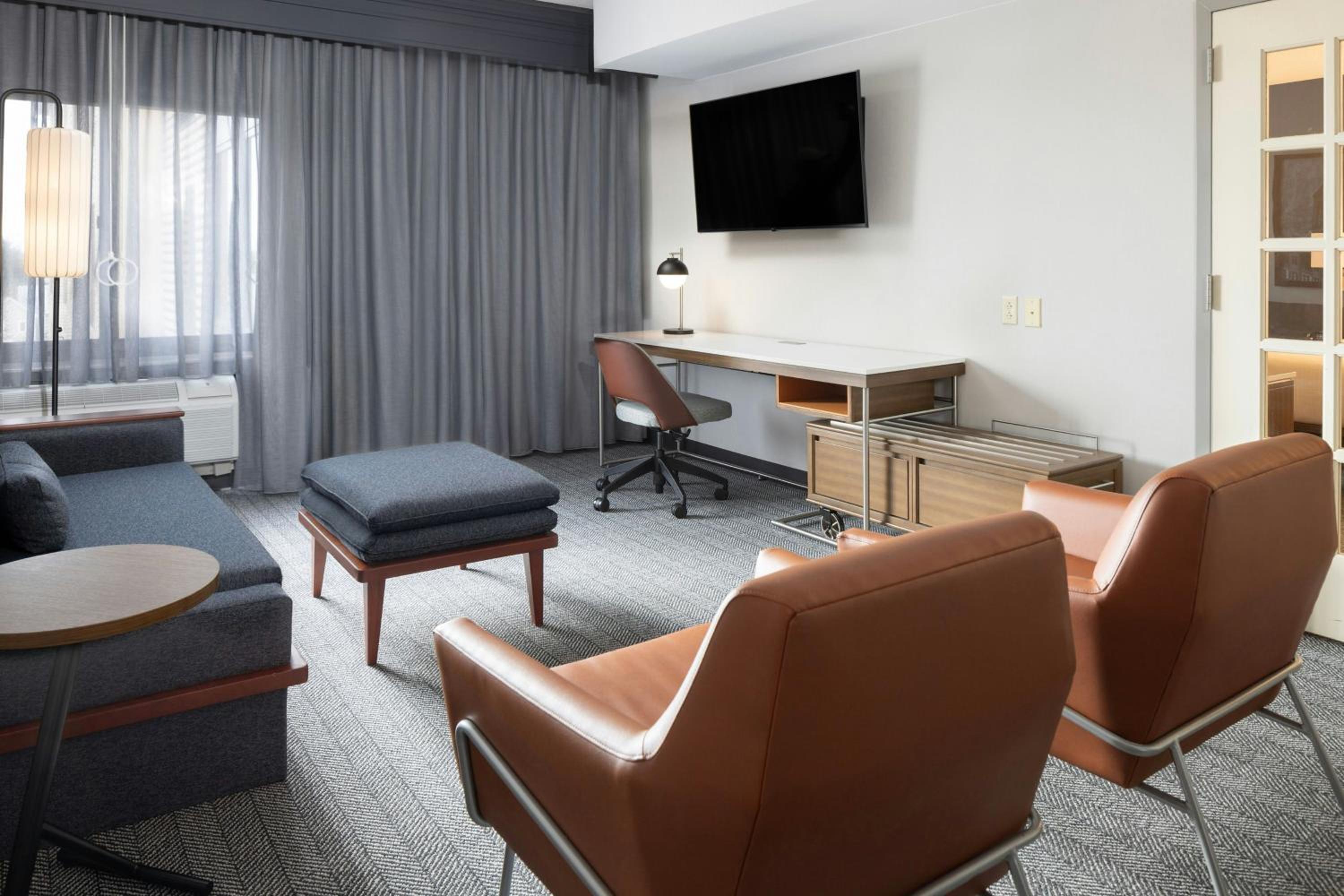 One-Bedroom King Suite with Sofa Bed - Hearing Accessible