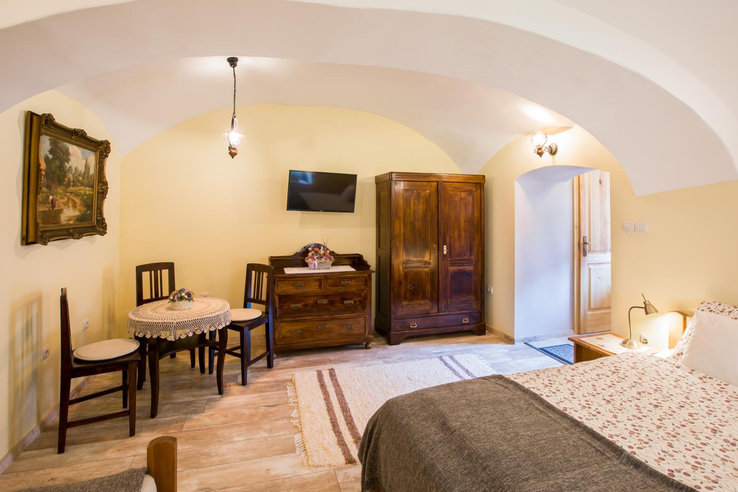 Family Room with Garden View - Photo 2