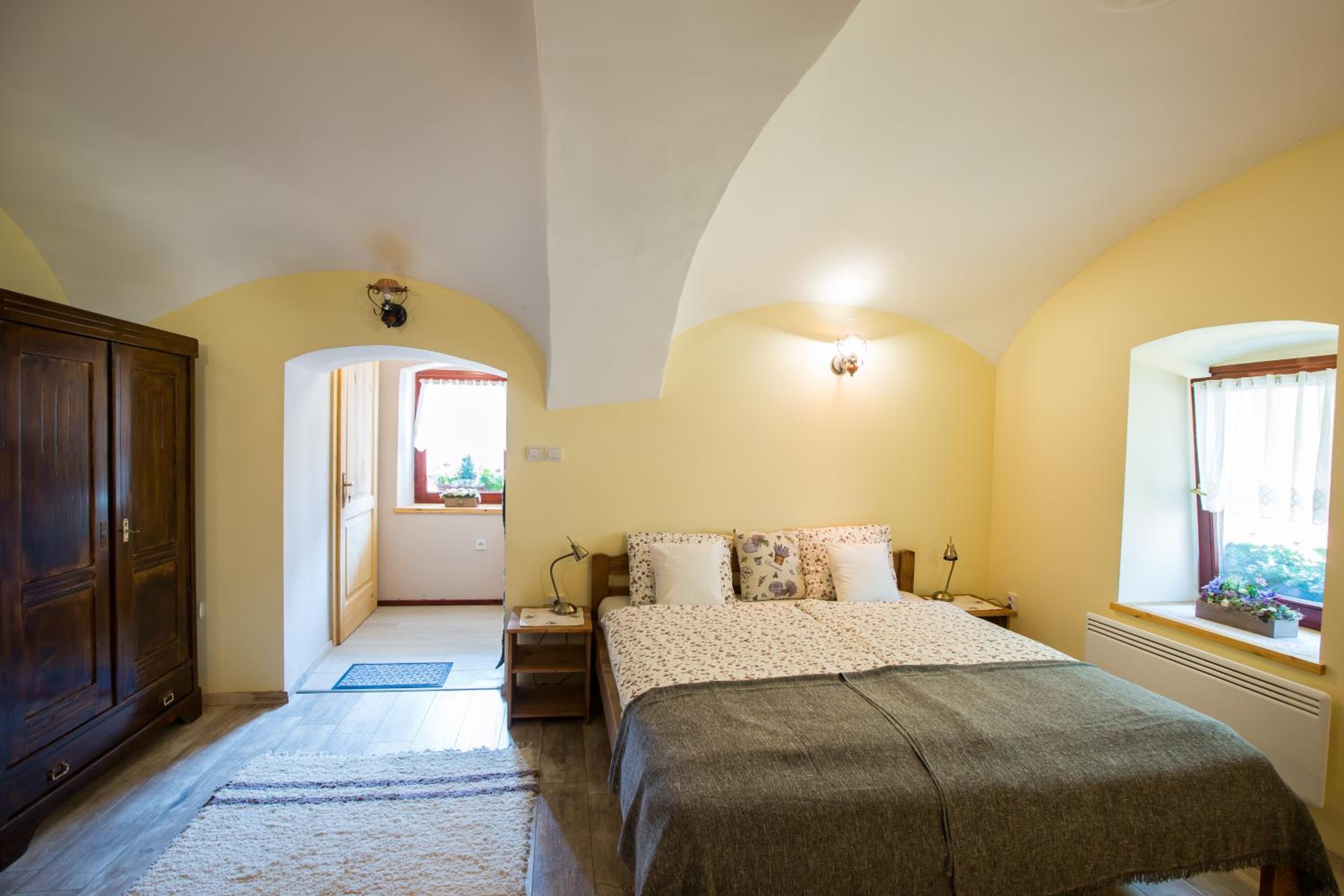 Family Room with Garden View - Photo 8