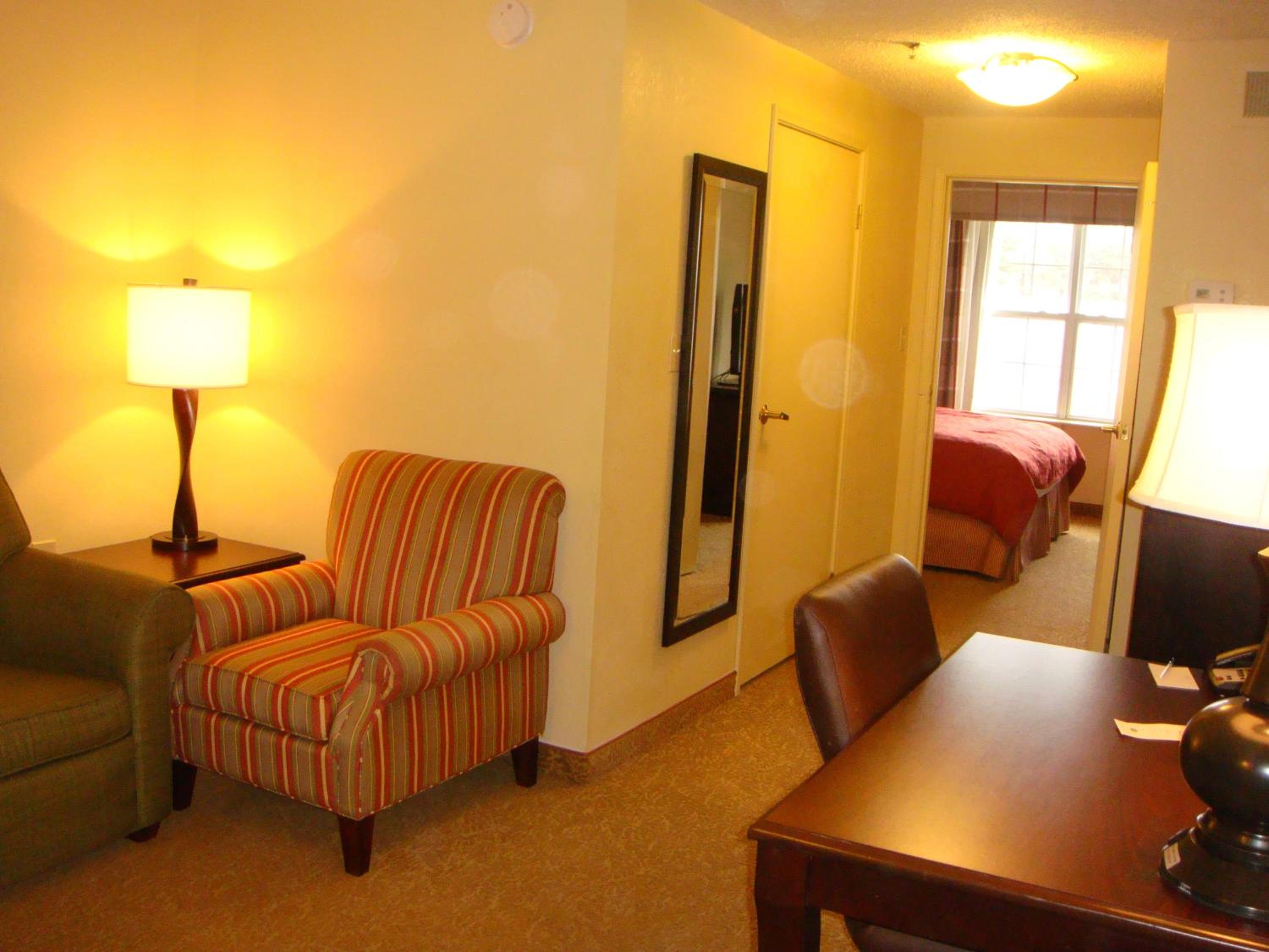 One-Bedroom King Suite - Disability Access/Non-Smoking - Photo 5
