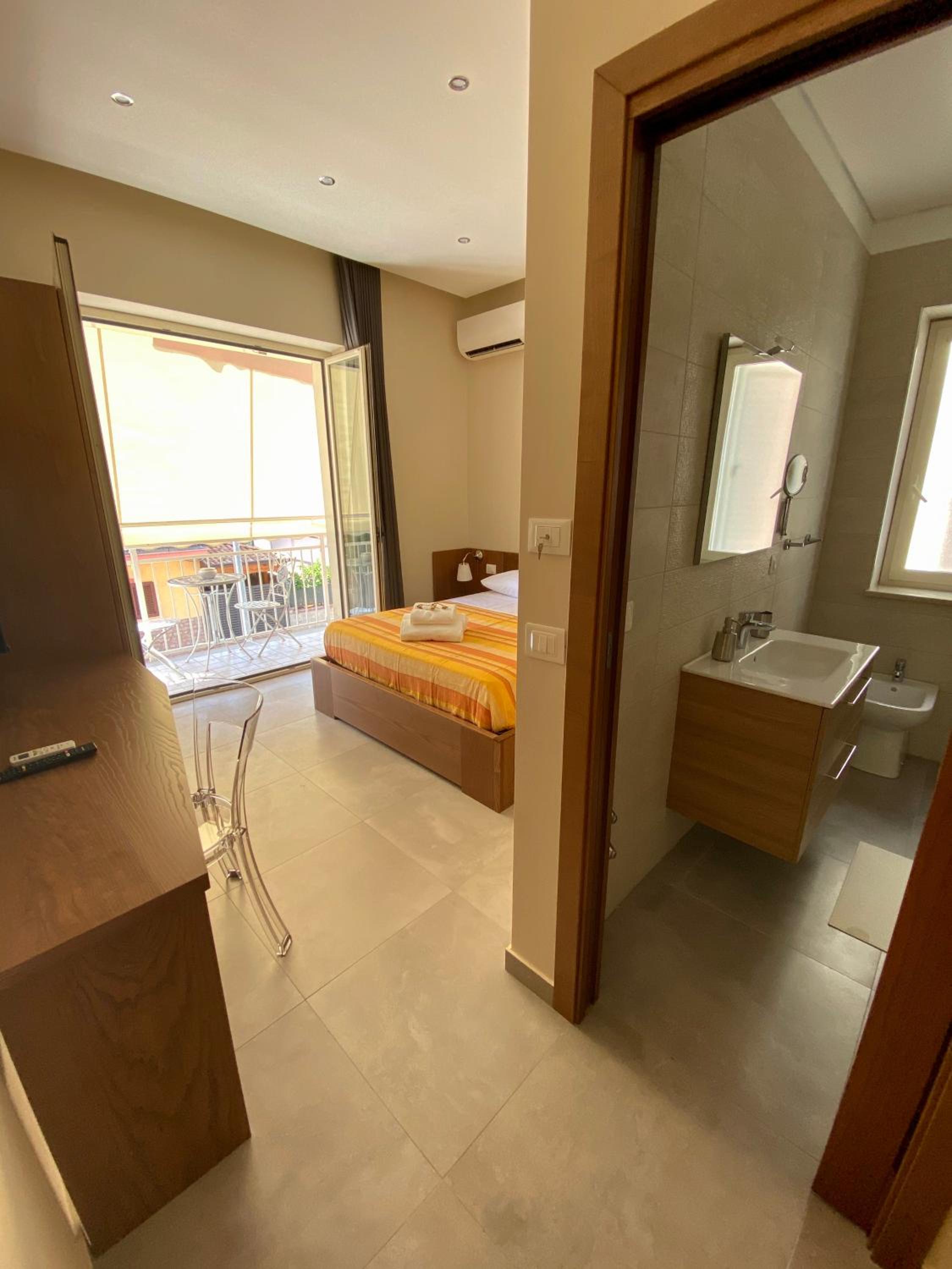 Double Room with Private Bathroom photo 3