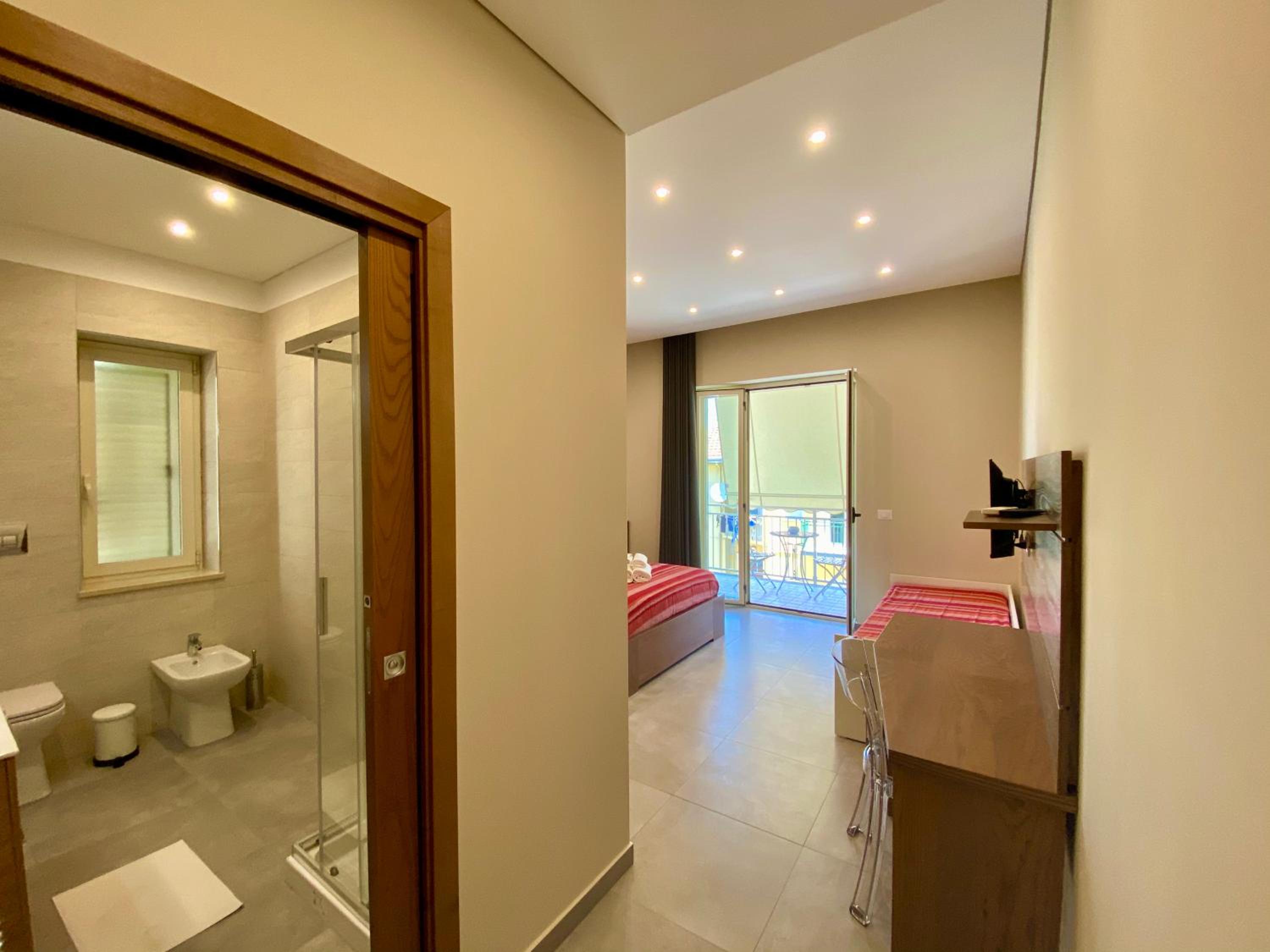 Triple Room with Private Bathroom photo 2