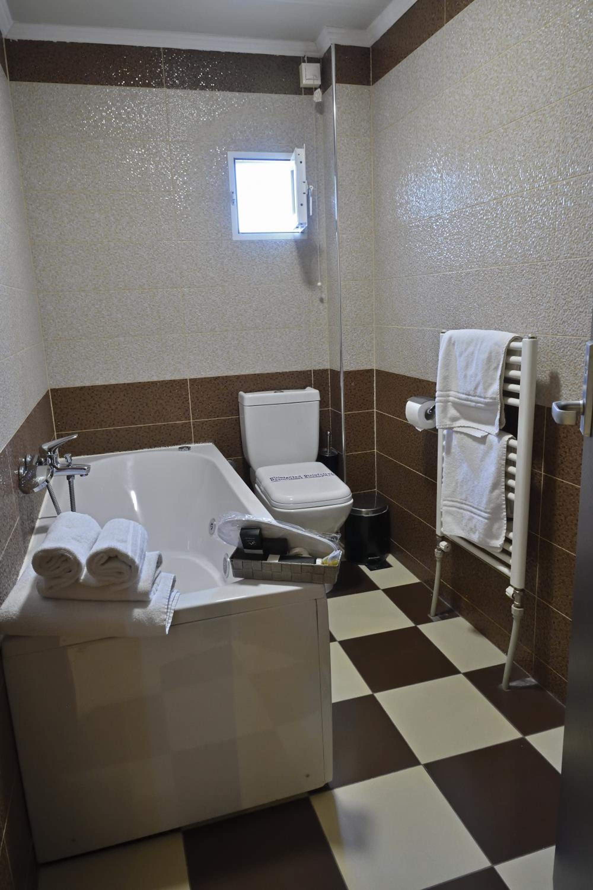 Double Room - Photo 12