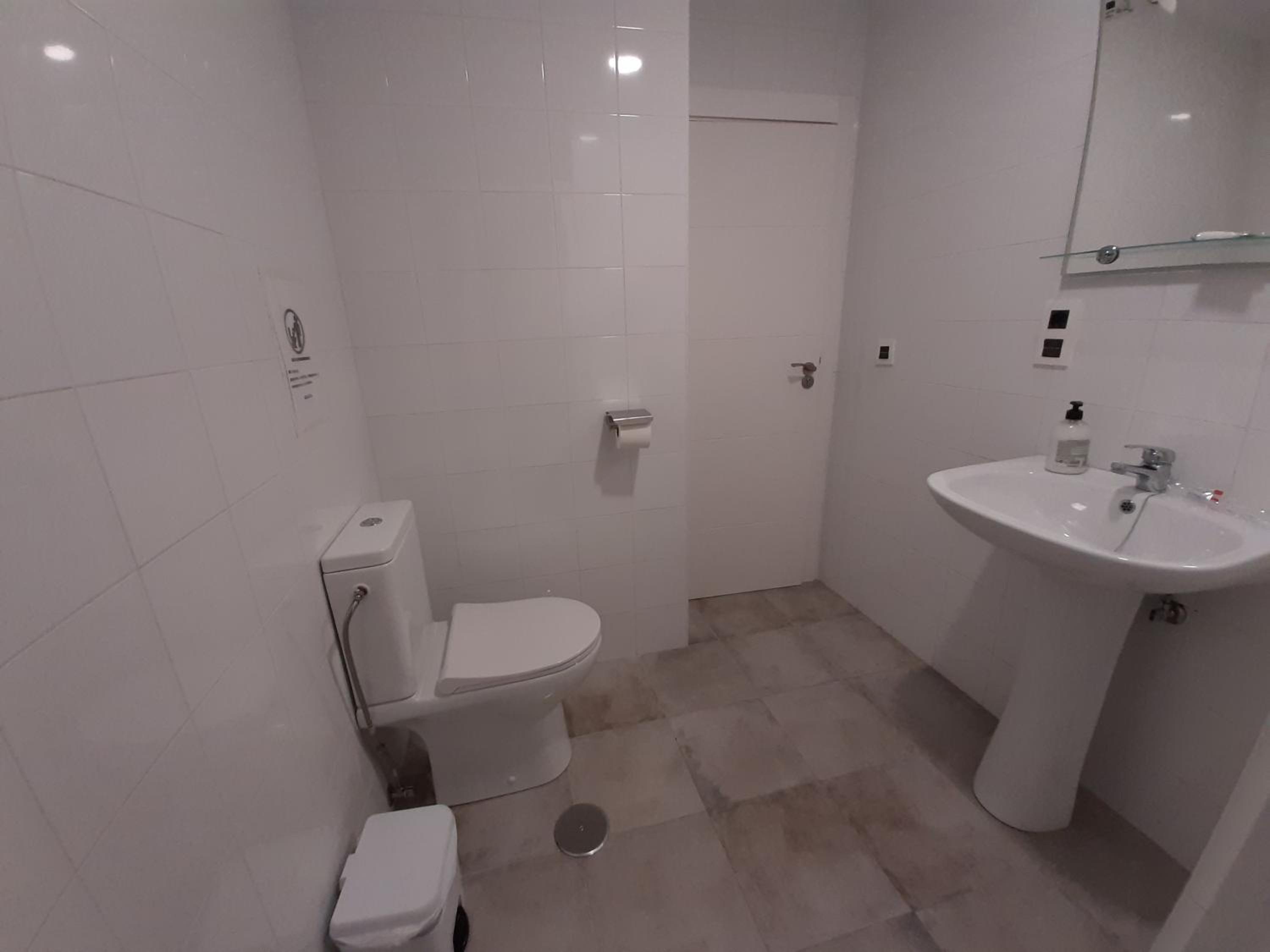 Twin Room with Private External Bathroom - Photo 5