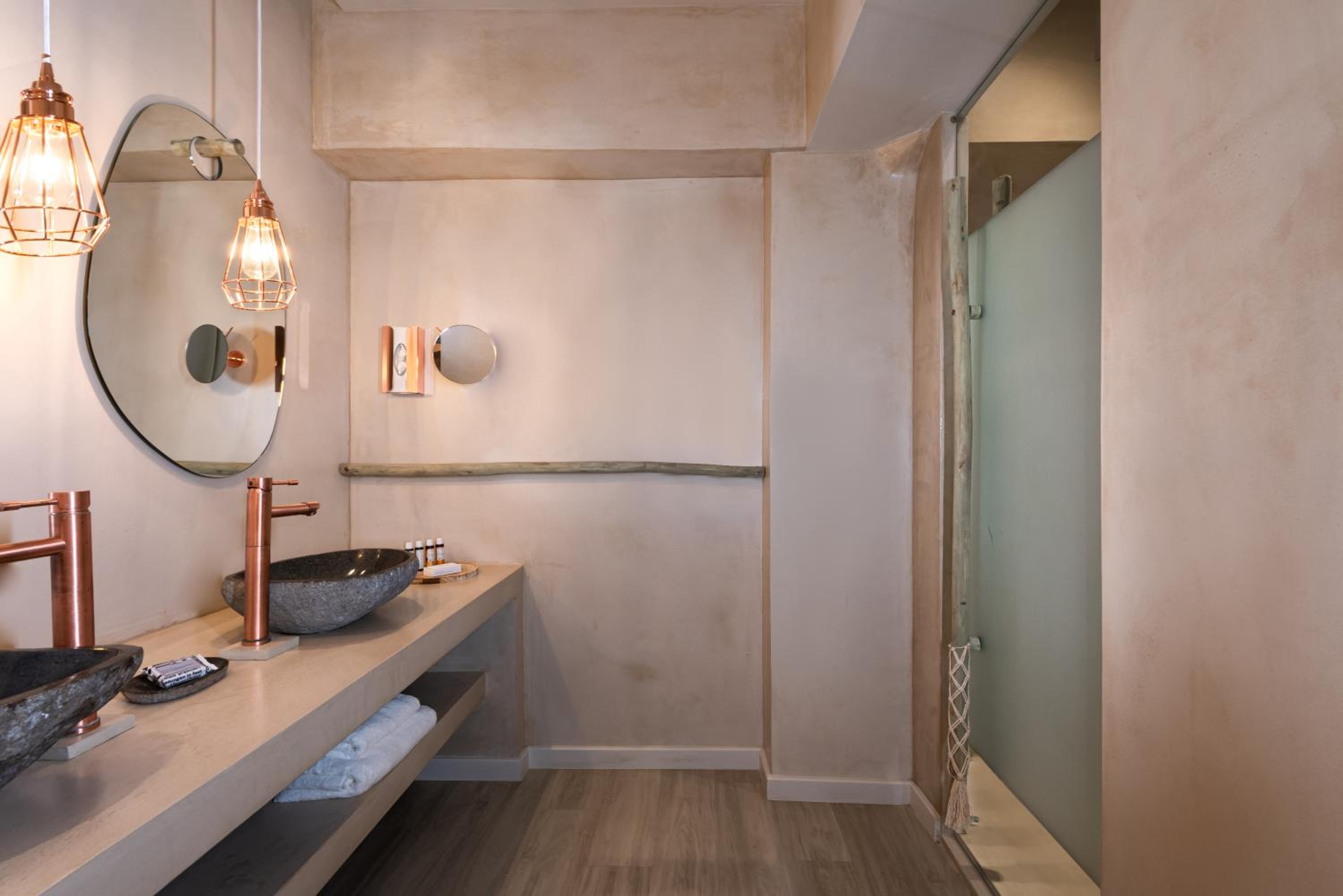 Executive Suite - Photo 7