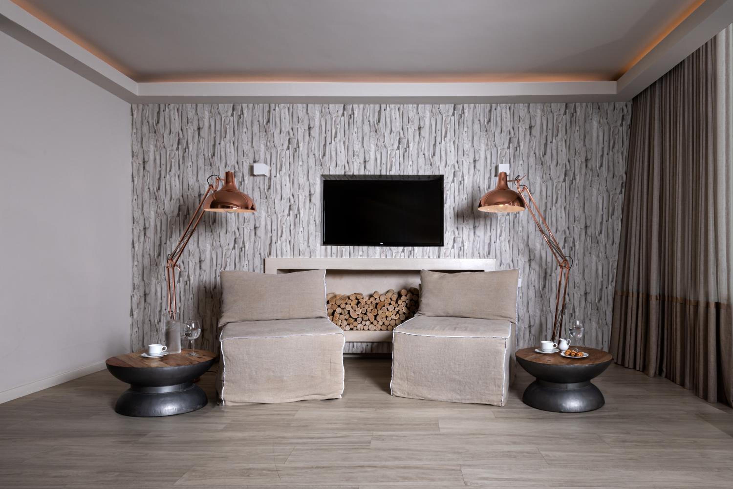 Executive Suite - Photo 10