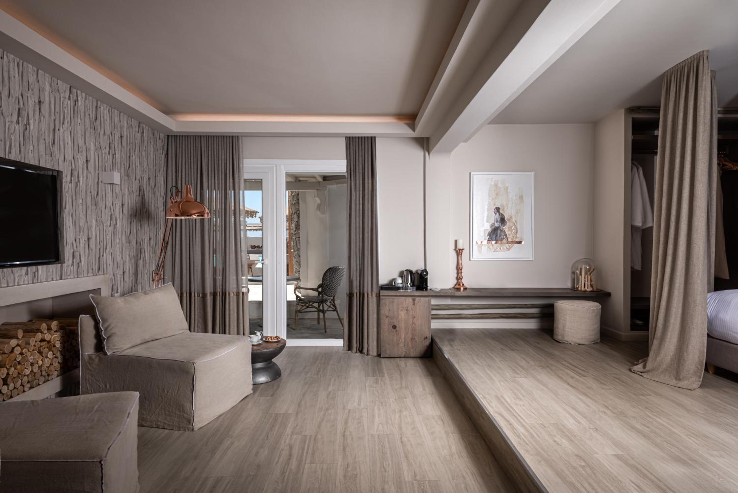 Executive Suite - Photo 13