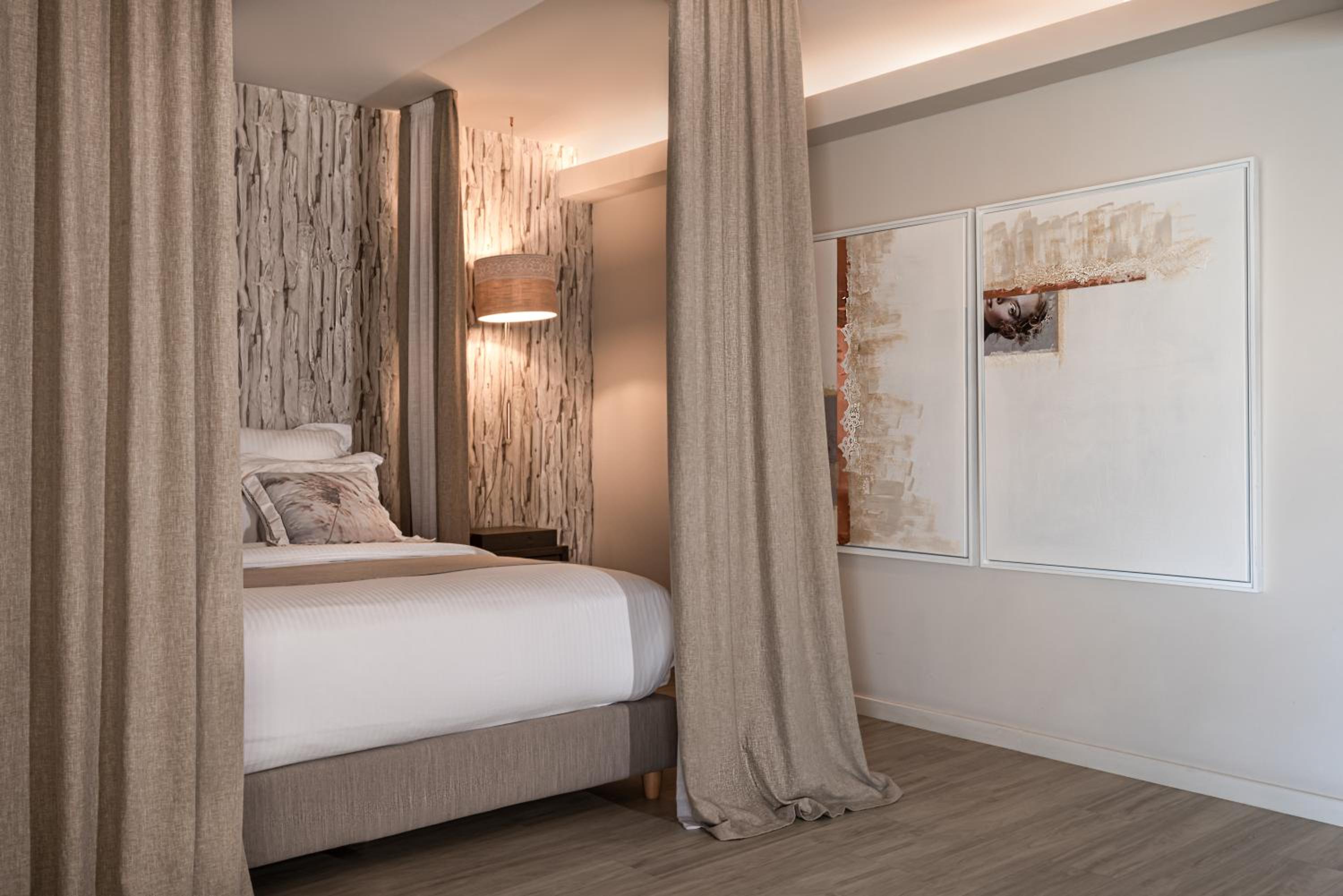 Executive Suite - Photo 11
