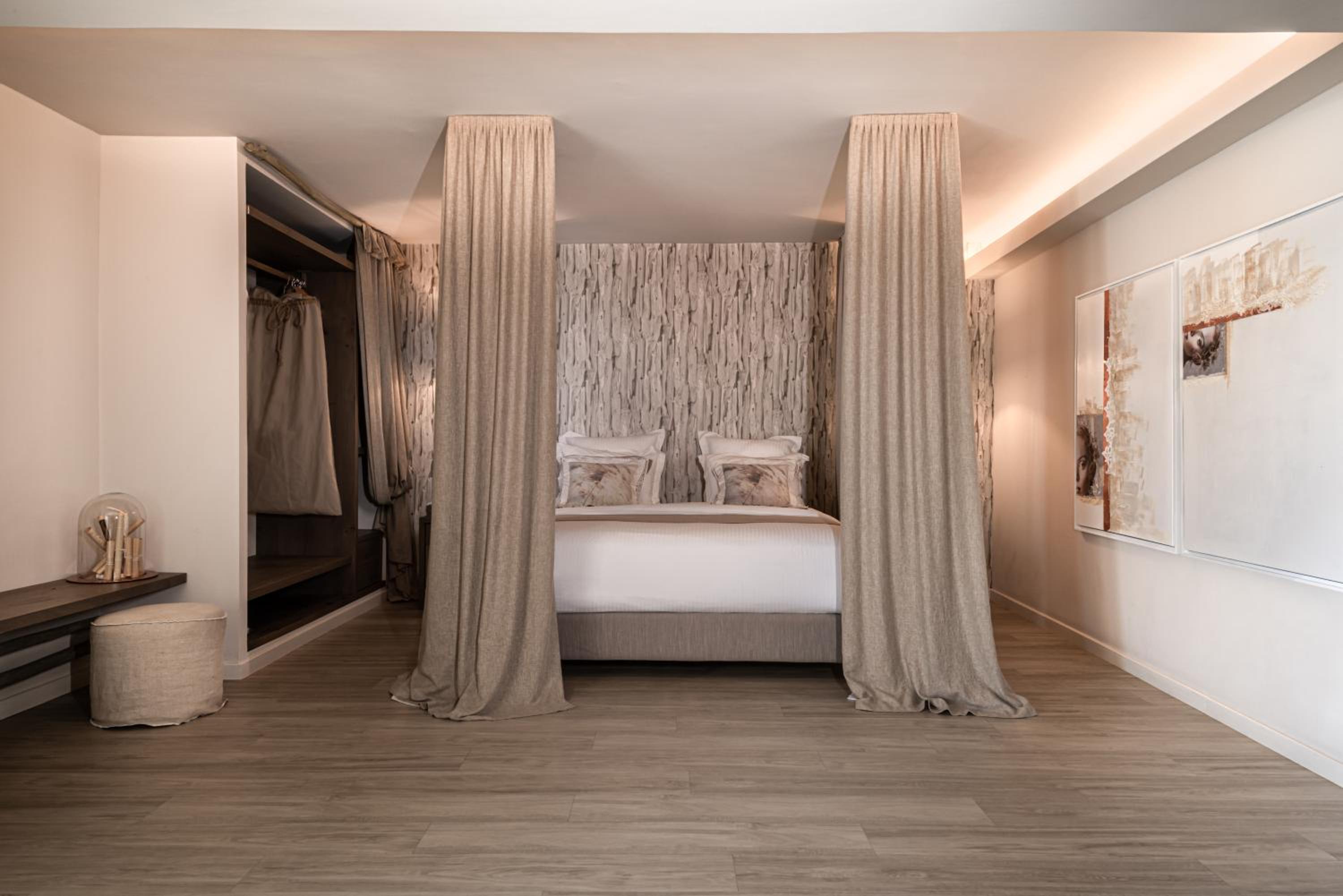 Executive Suite - Photo 9