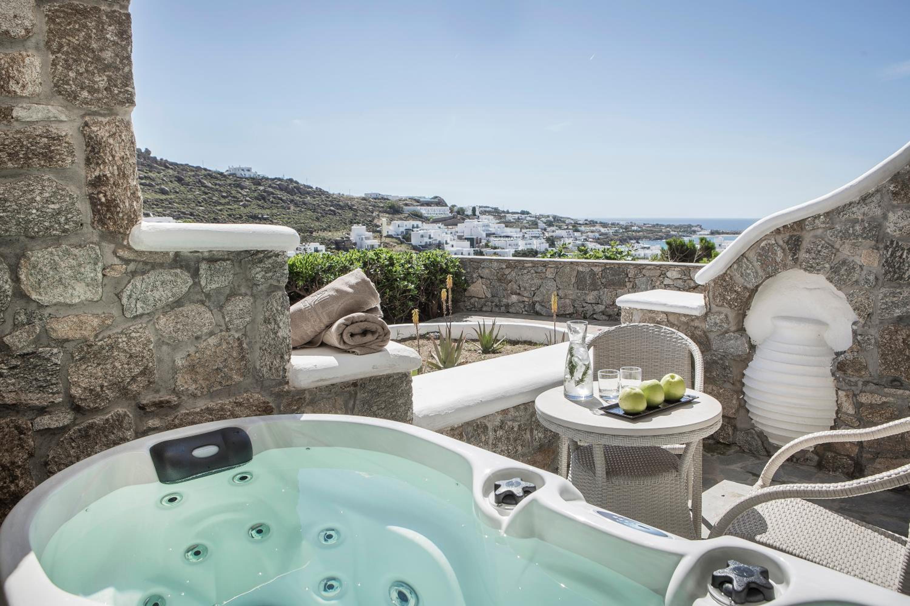 Executive Suite with Private Hot Tub - Photo 8