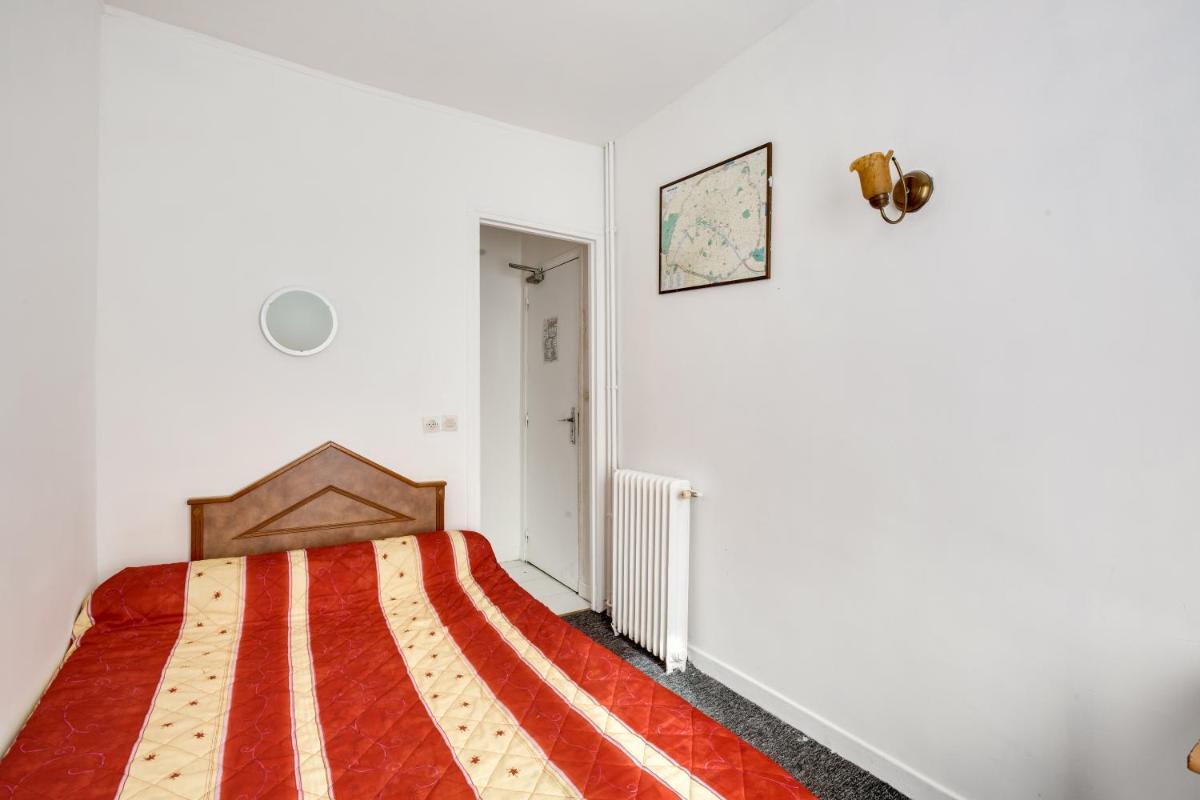 Single Room with Private Bathroom photo 2