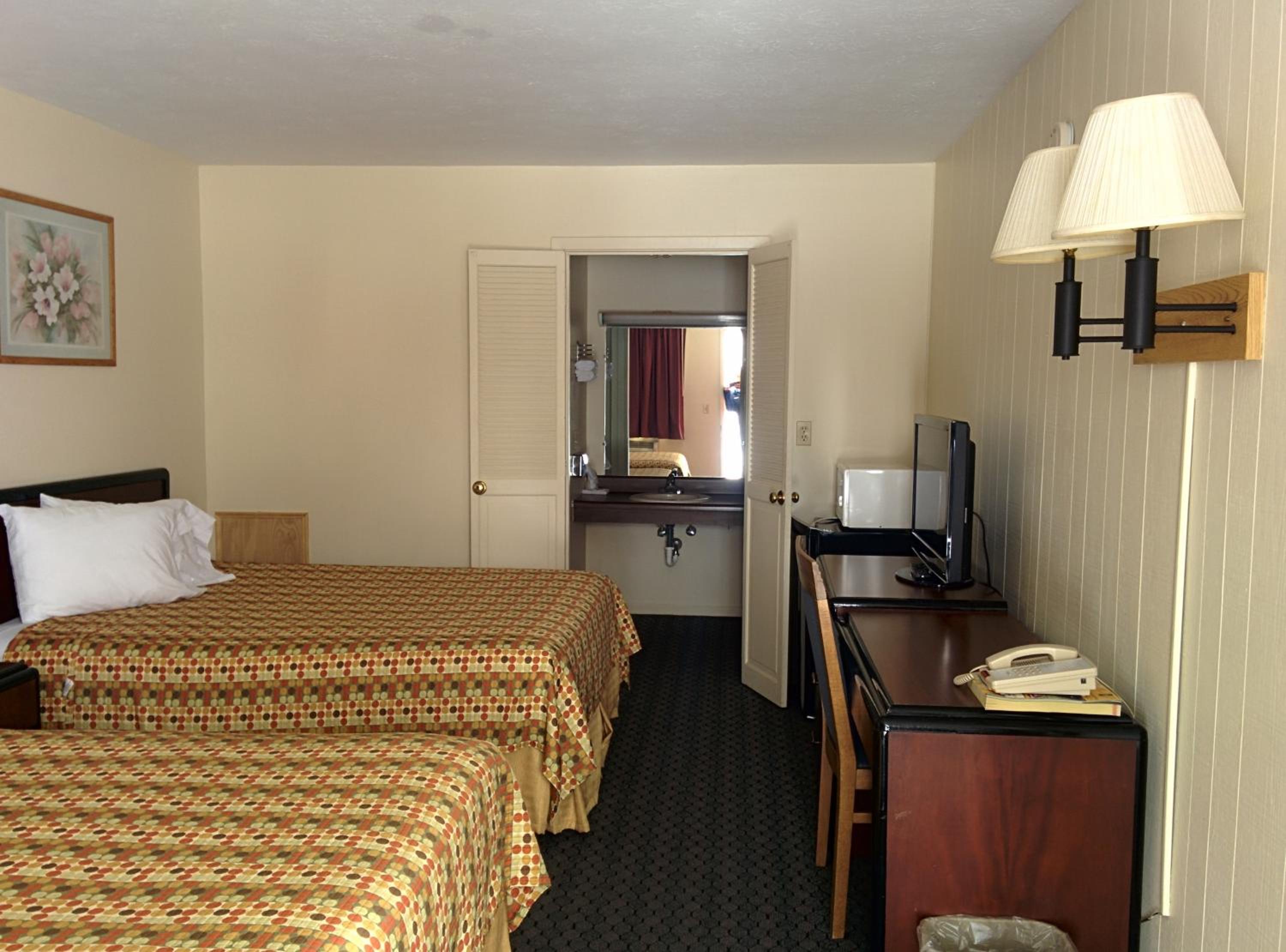 Queen Room with Two Queen Beds - Photo 1