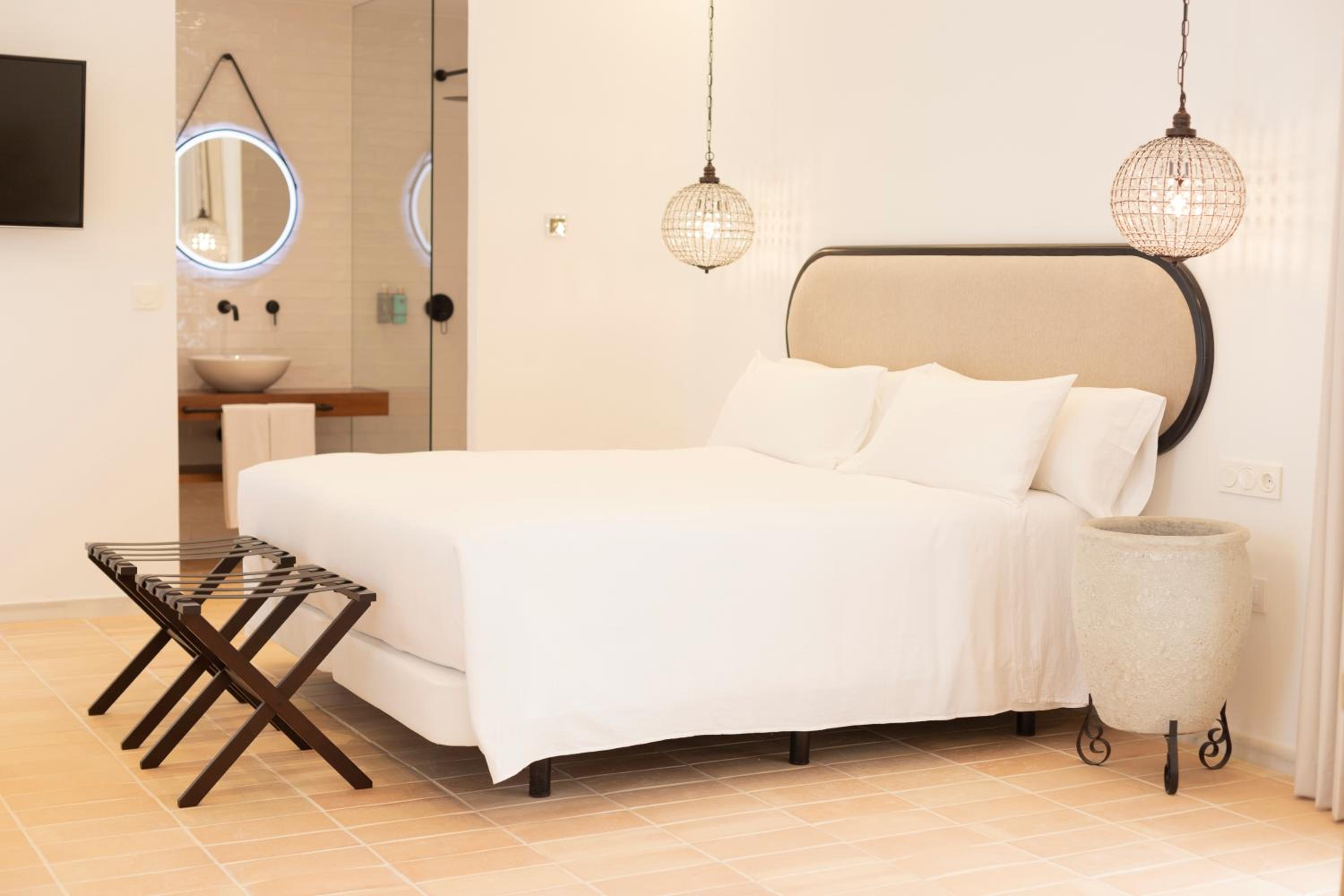 Deluxe Room - Photo 18