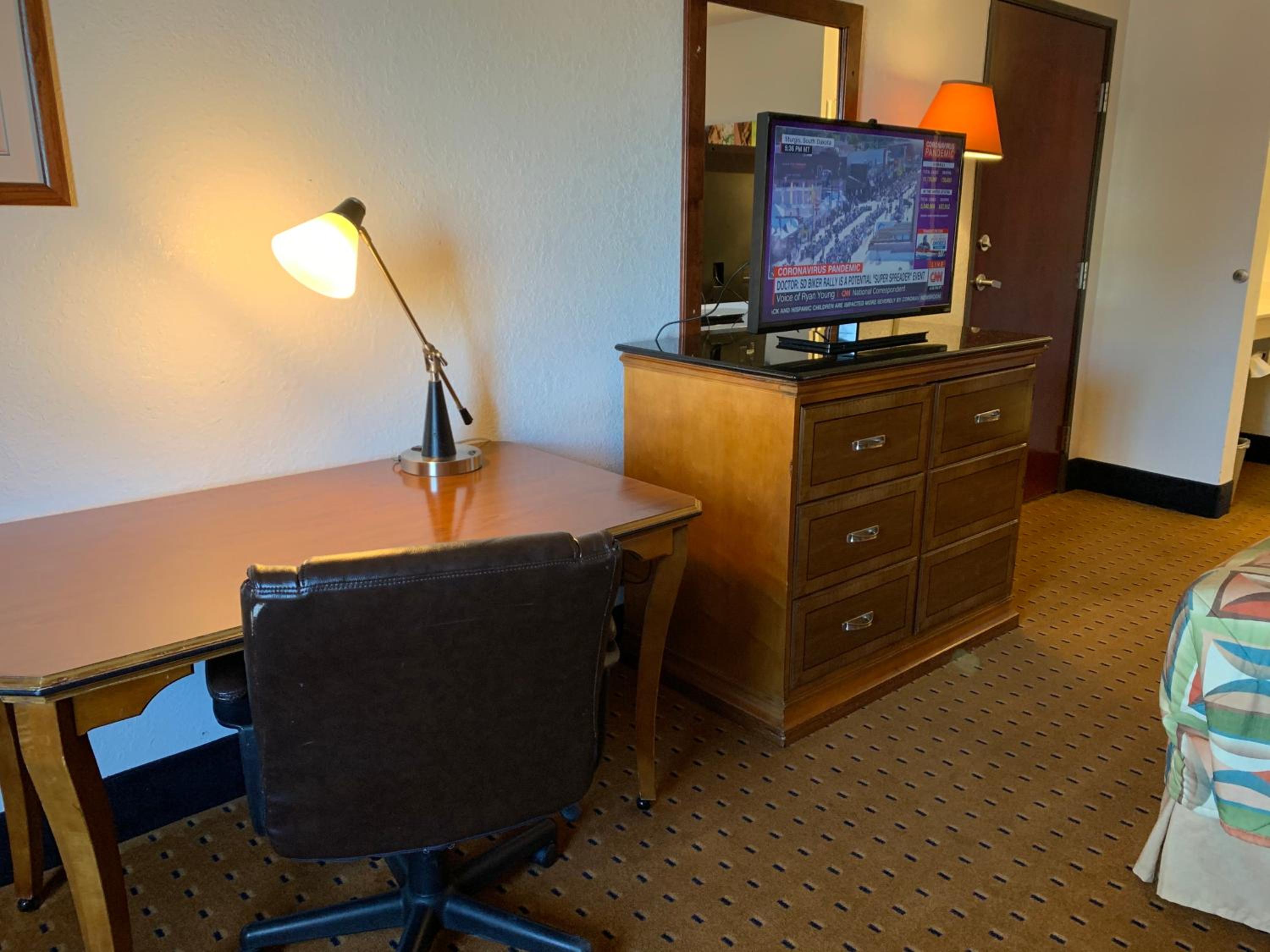 King Room - Non-Smoking - Photo 2