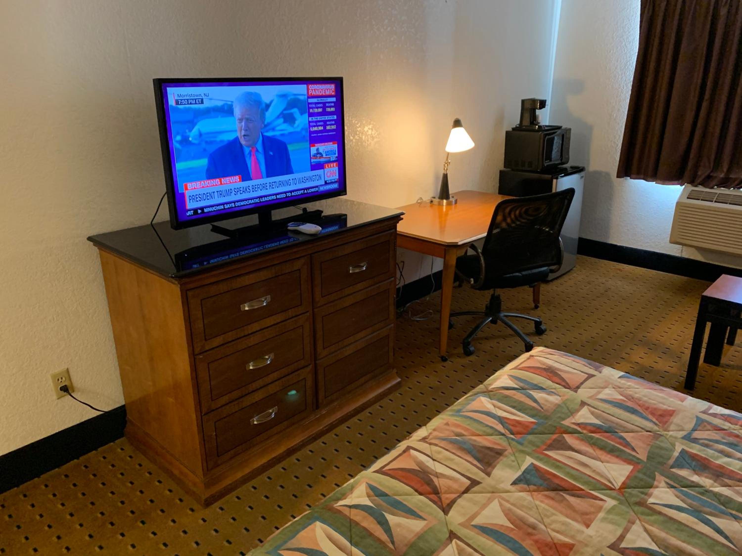King Room - Non-Smoking - Photo 8