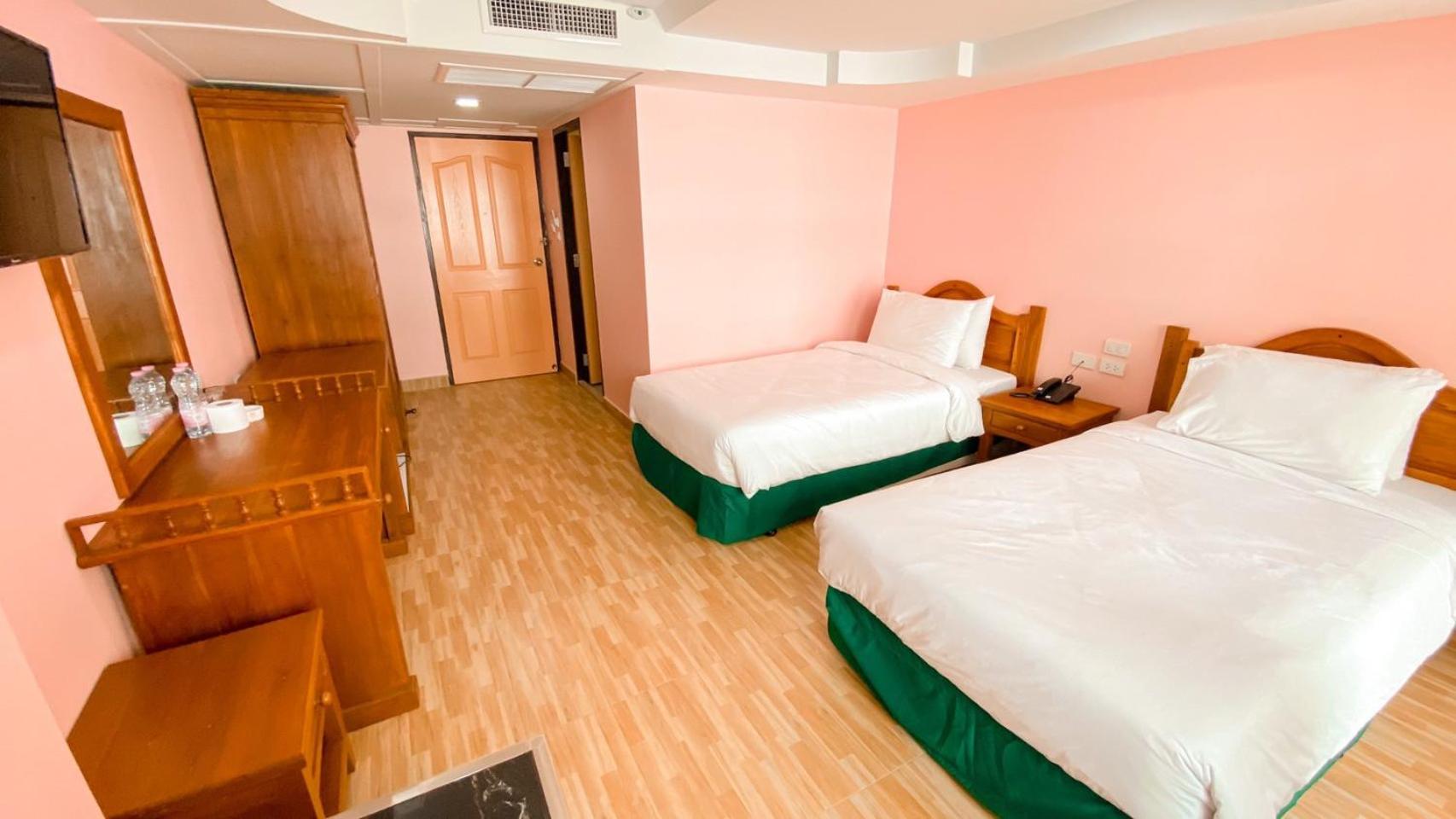 Standard Twin Room - Photo 12